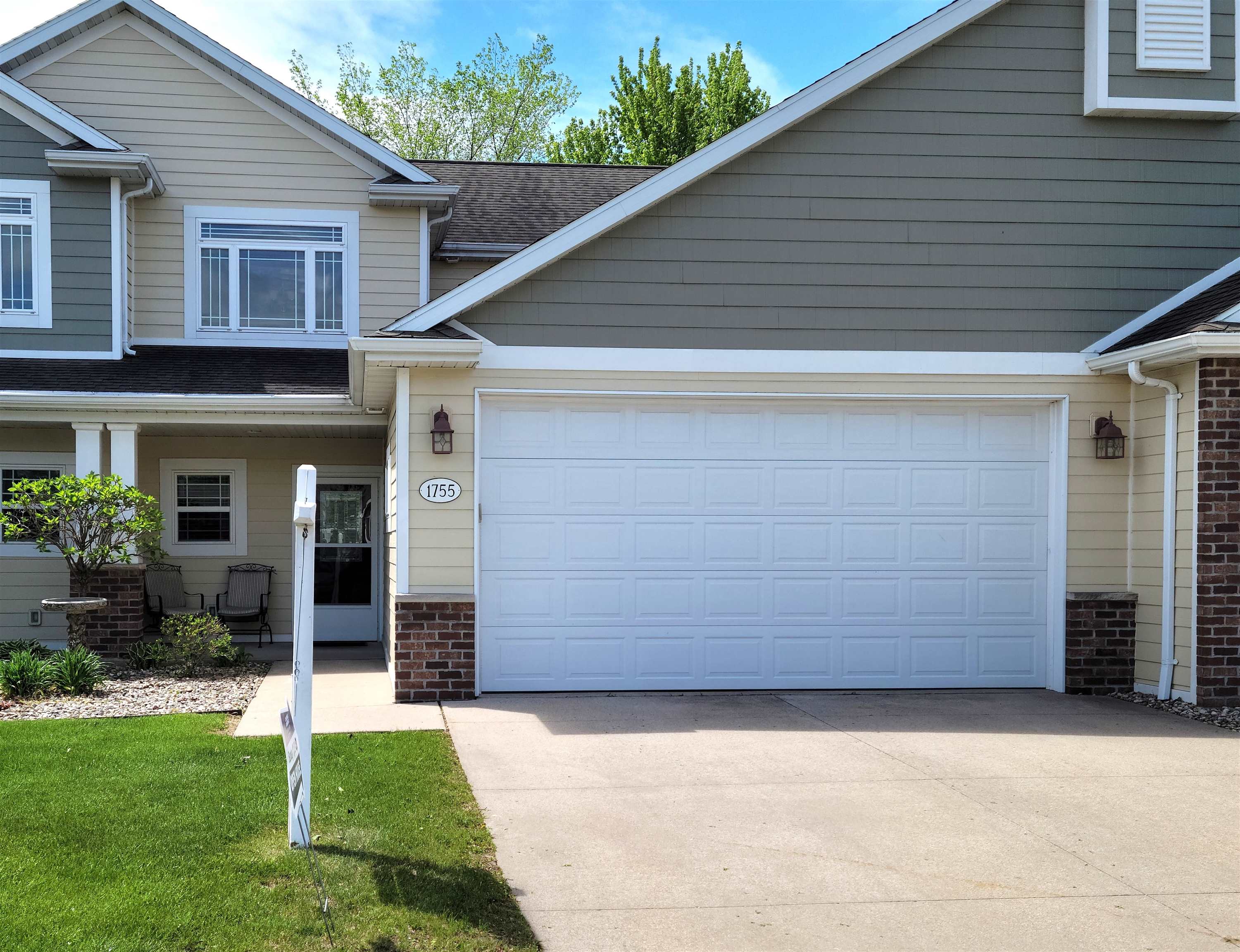 1755 OAK HOLLOW Lane Property Photo 1