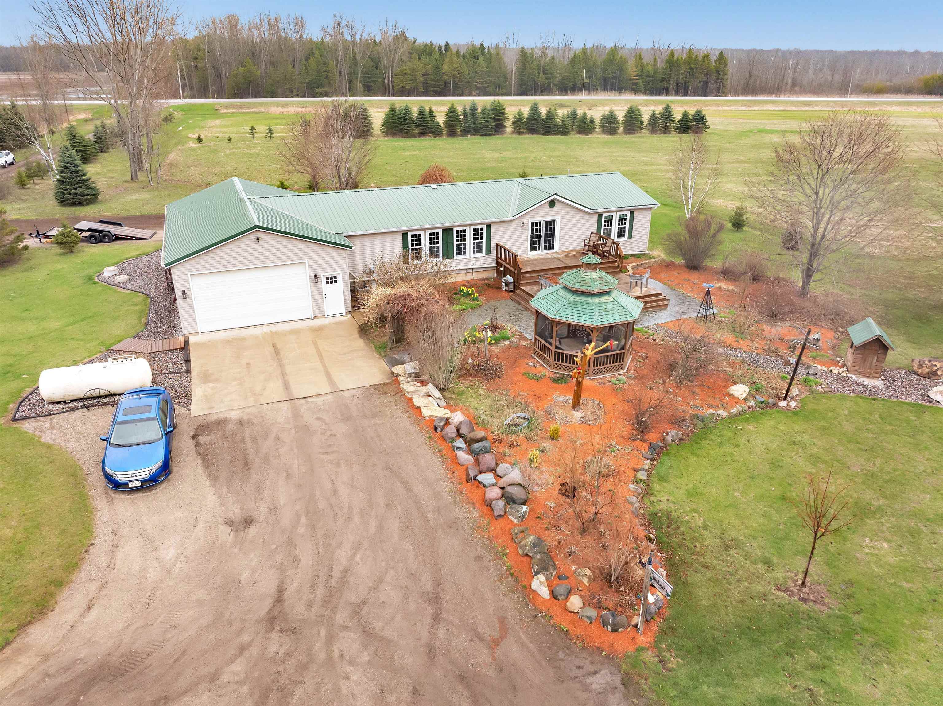 8795 County Road S Property Photo 1
