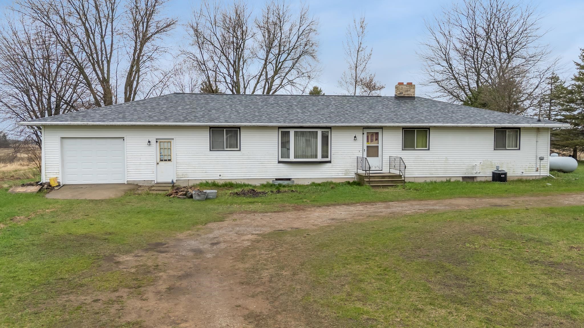 9266 TOWN LINE Road Property Photo 1