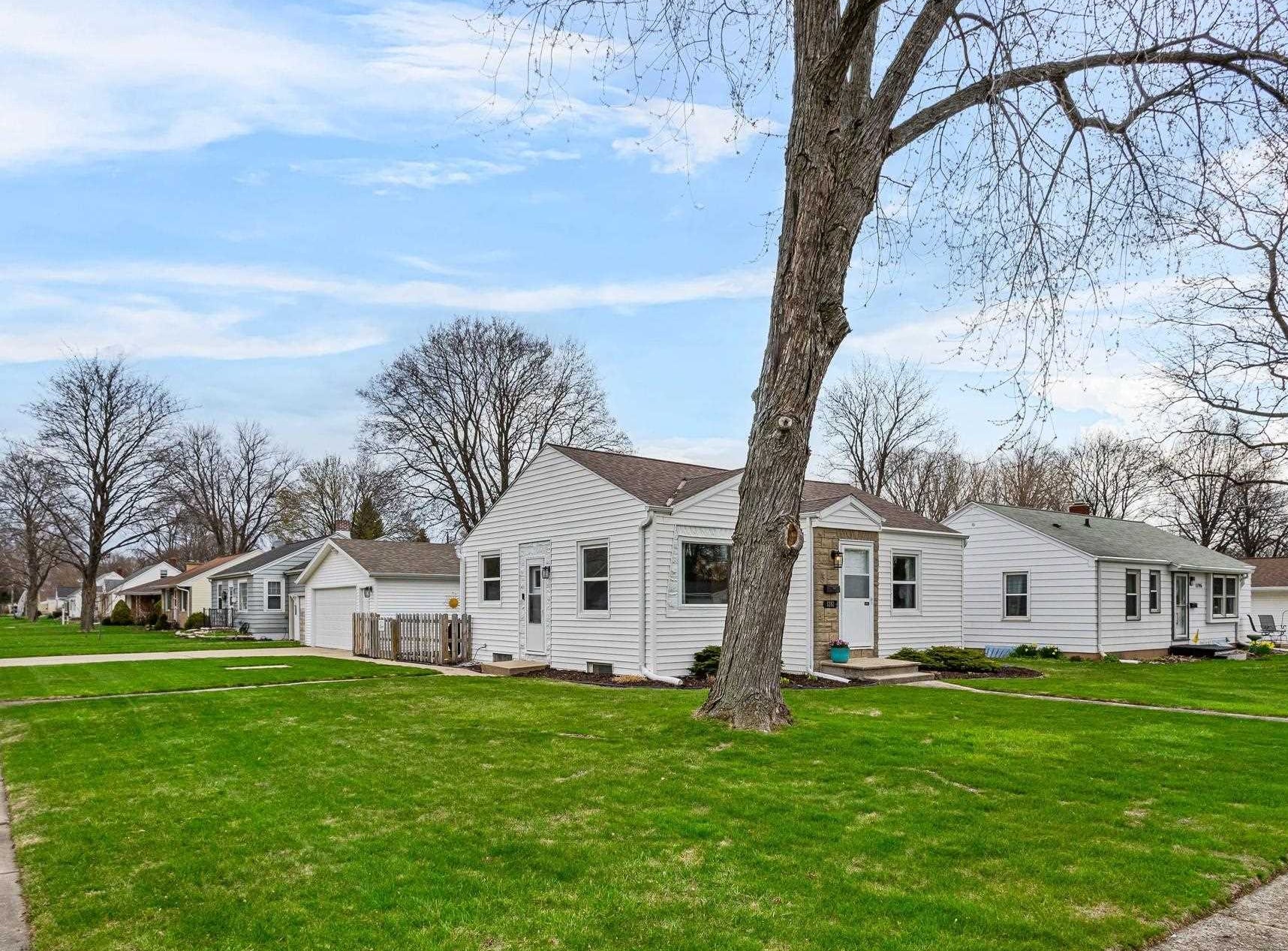 1202 8TH Street Property Photo 1