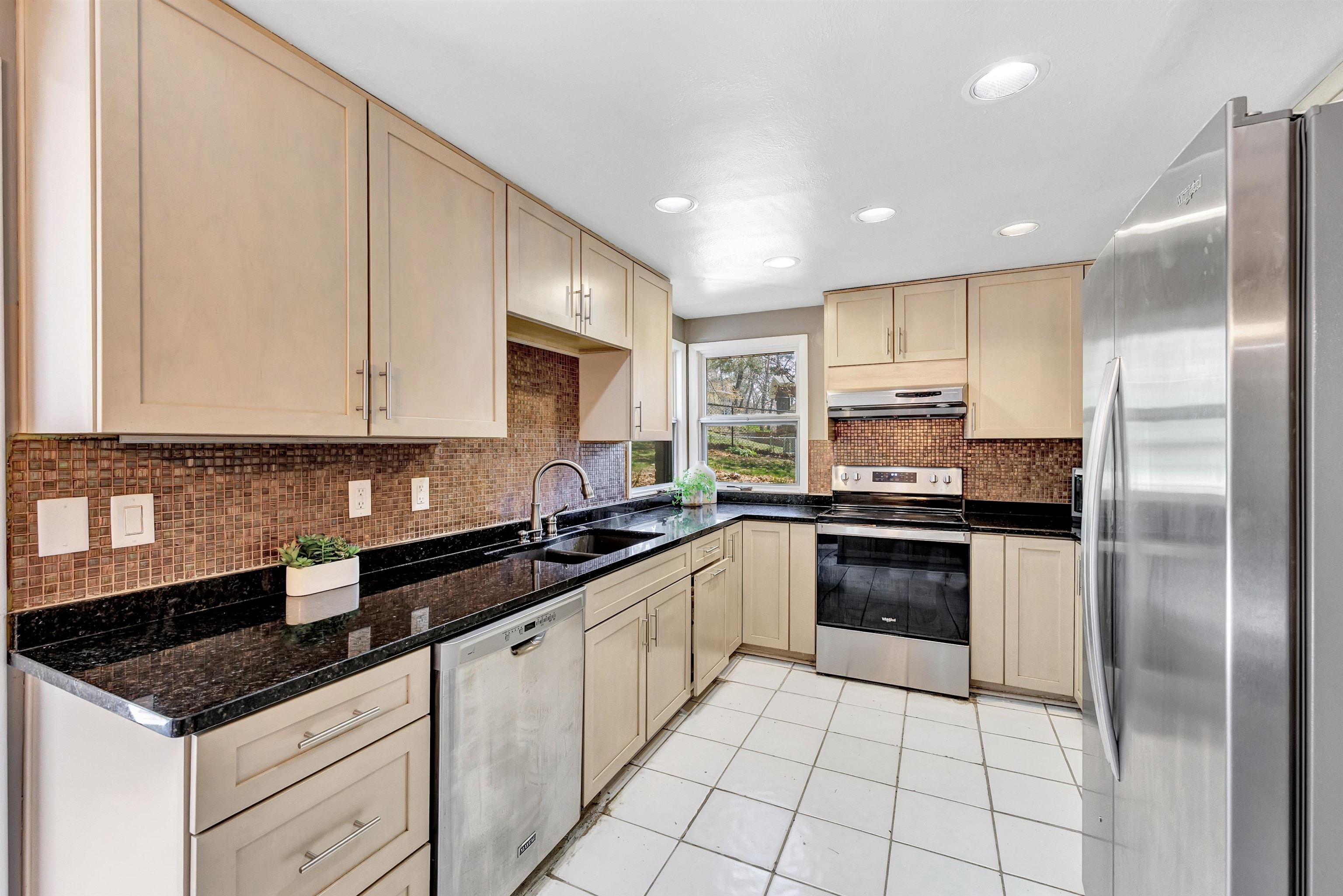 748 Laverne Drive Property Photo 16