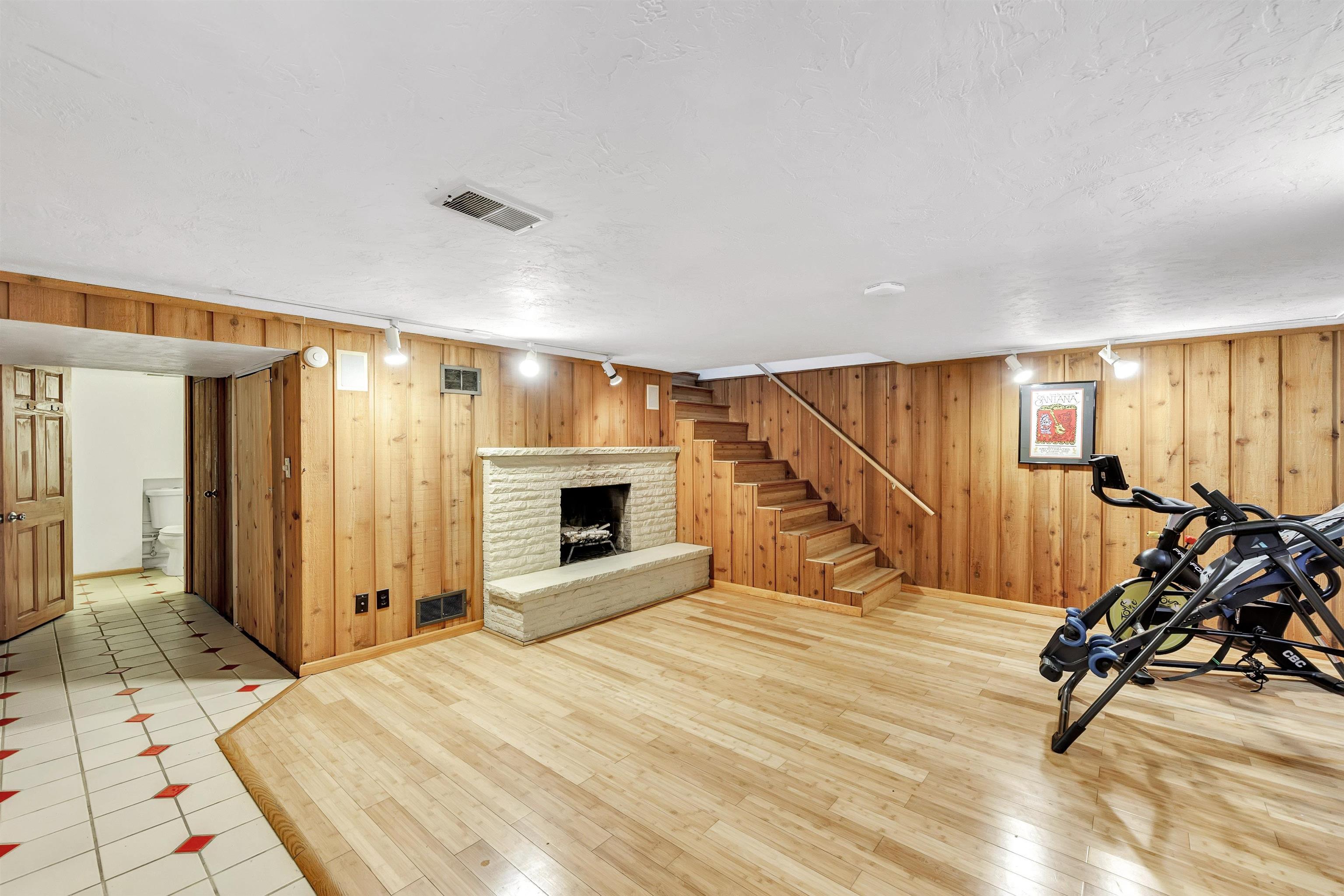 748 Laverne Drive Property Photo 26