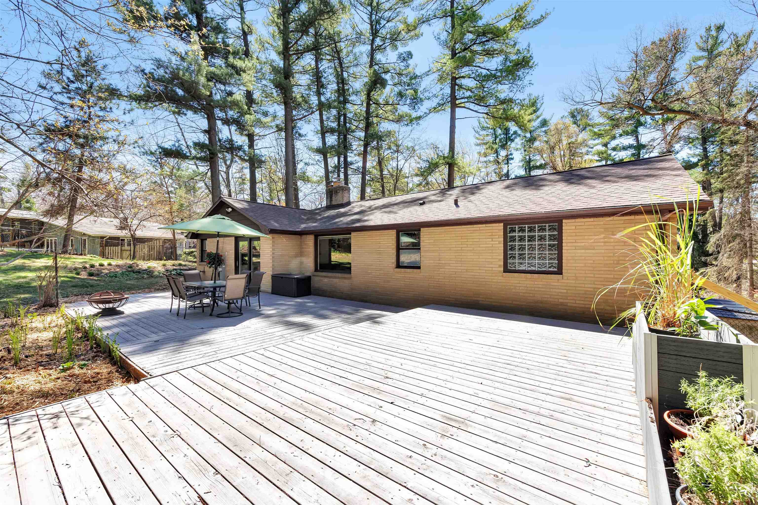 748 Laverne Drive Property Photo 32