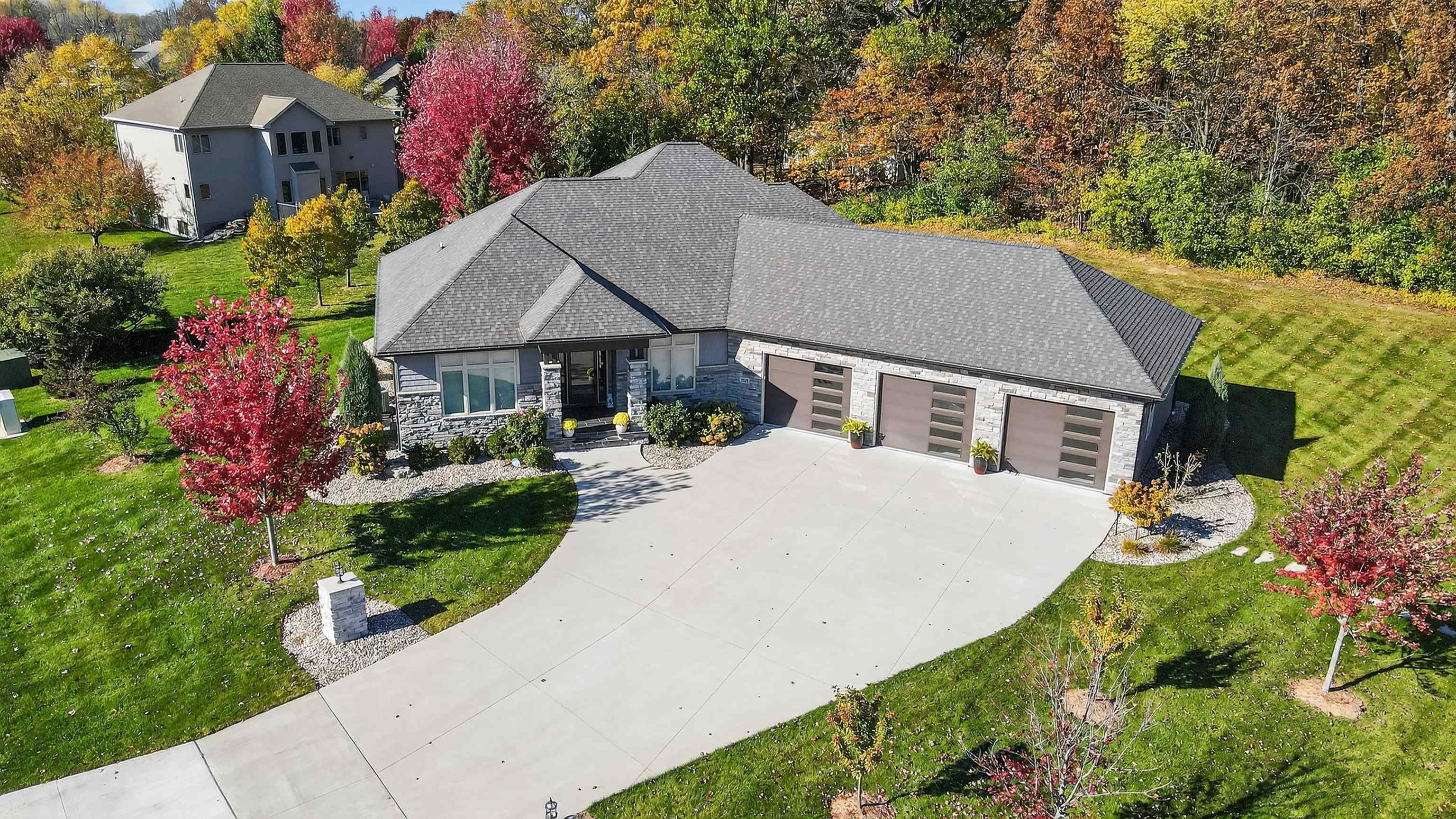 900 Woodcrest Heights Drive Property Photo 1