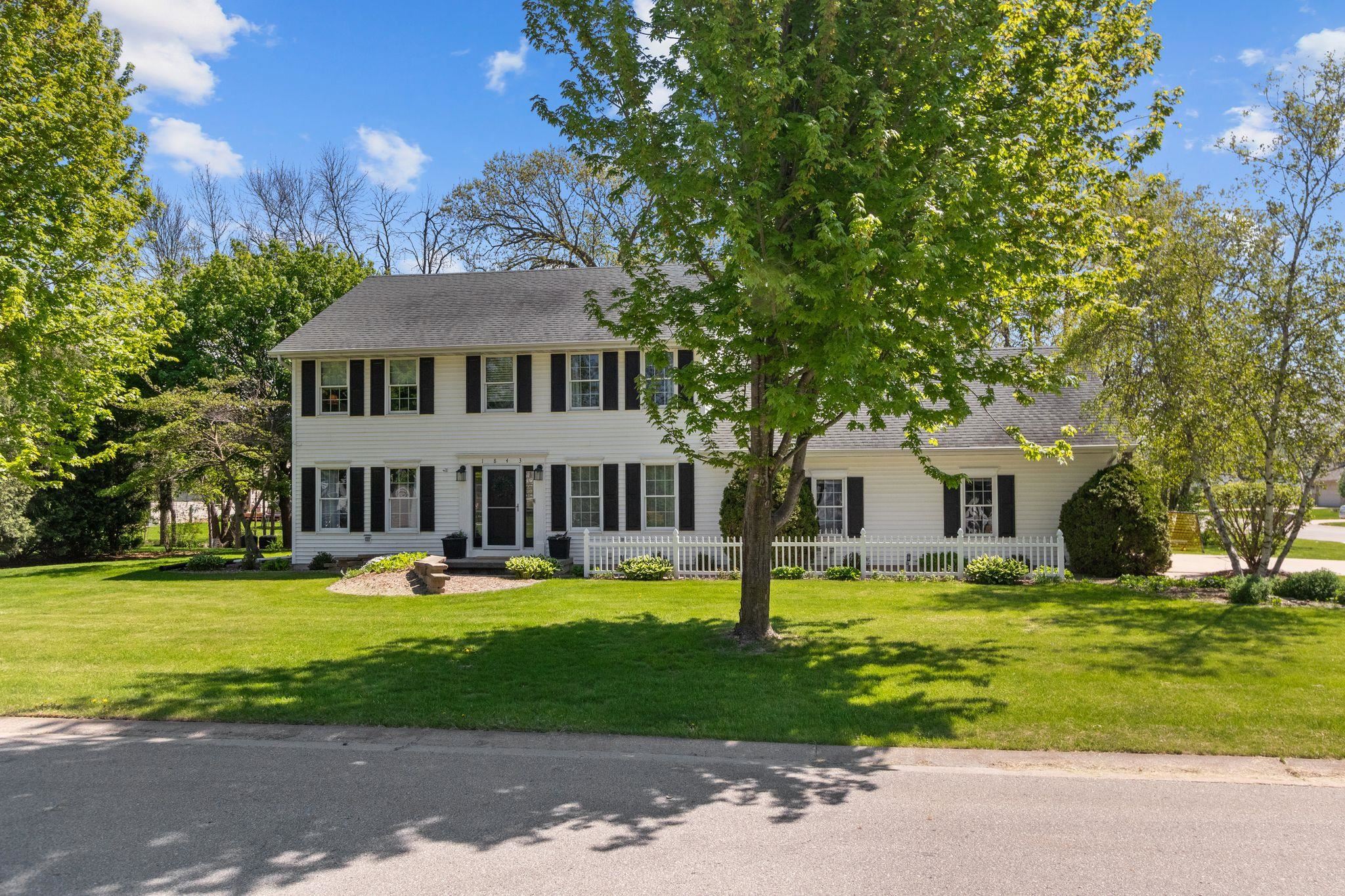 1843 BRIDLE Lane Property Photo 1