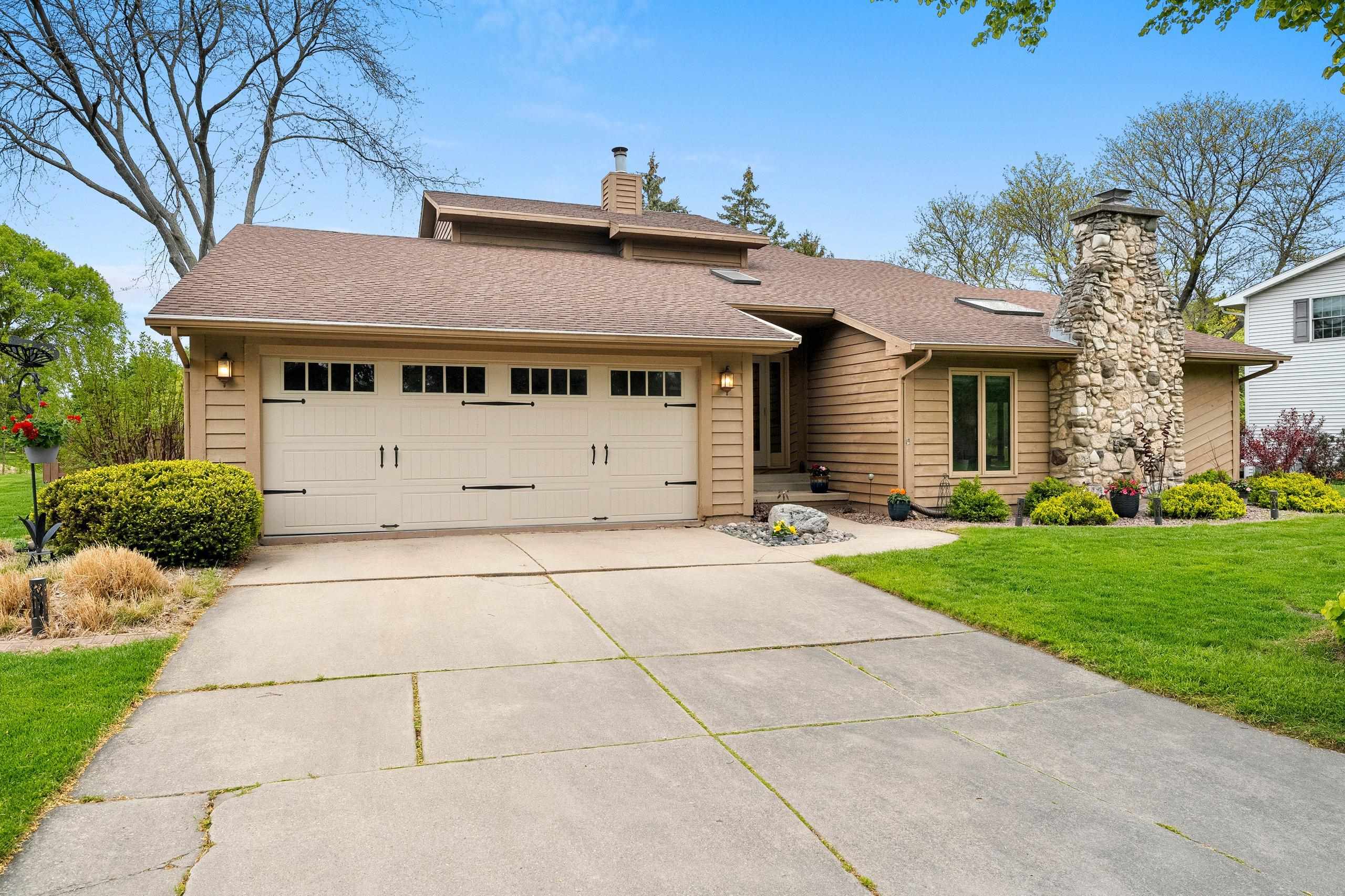 717 EAU CLAIRE Place Property Photo 1