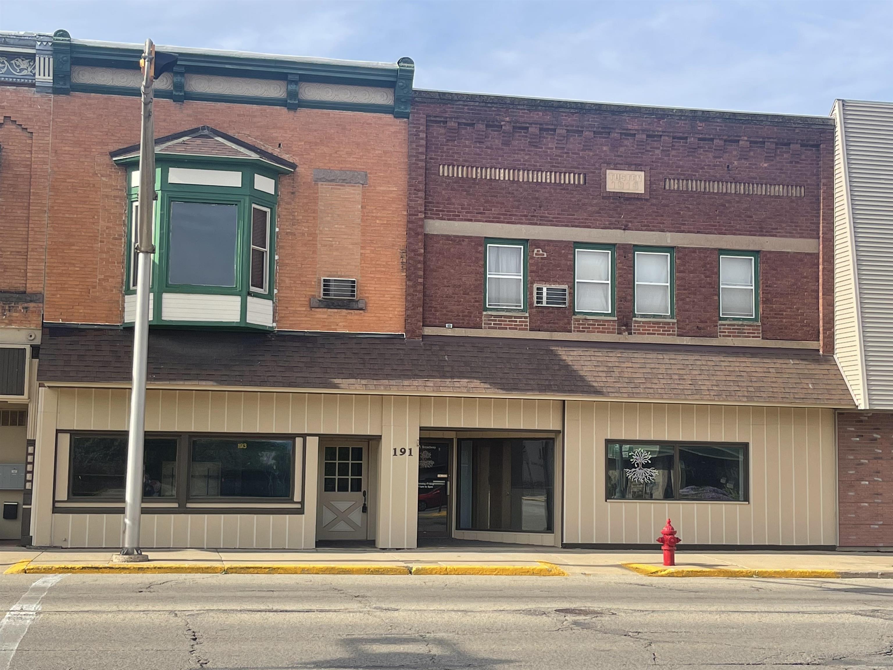 191 Broadway Street Property Photo 1