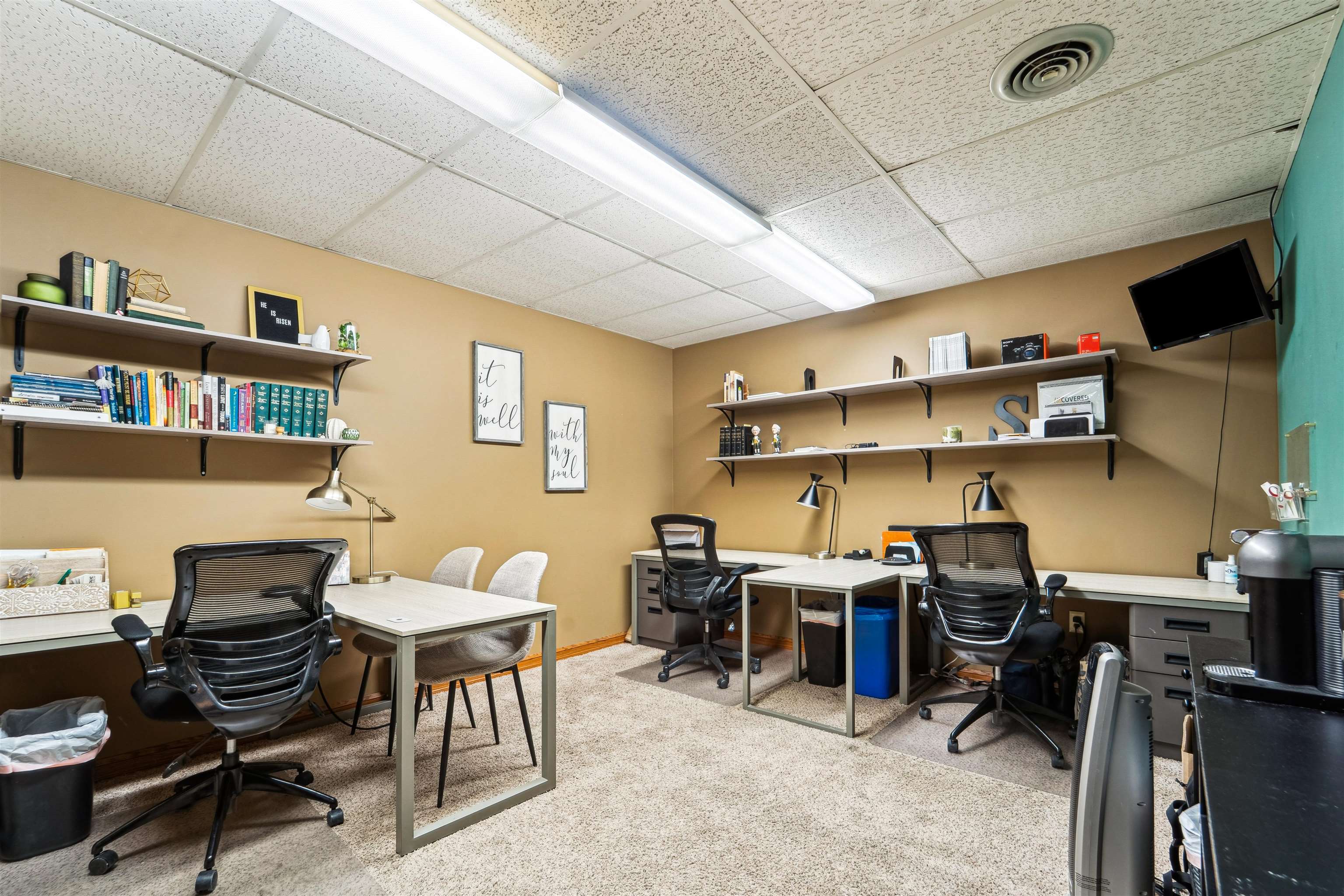 2720 N Kesting Court Property Photo 5