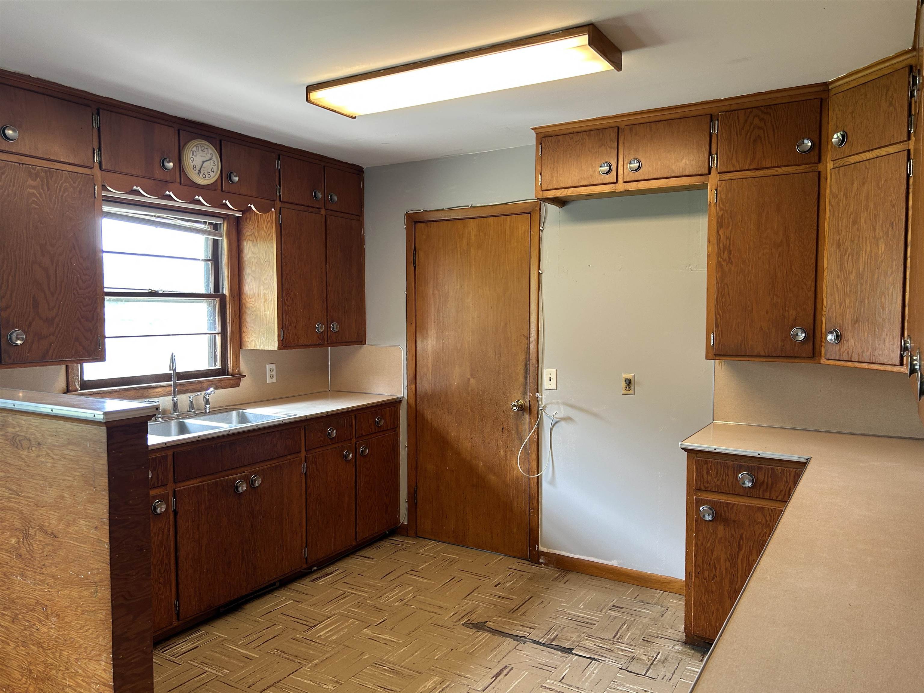 965 Appleton Road Property Photo 9