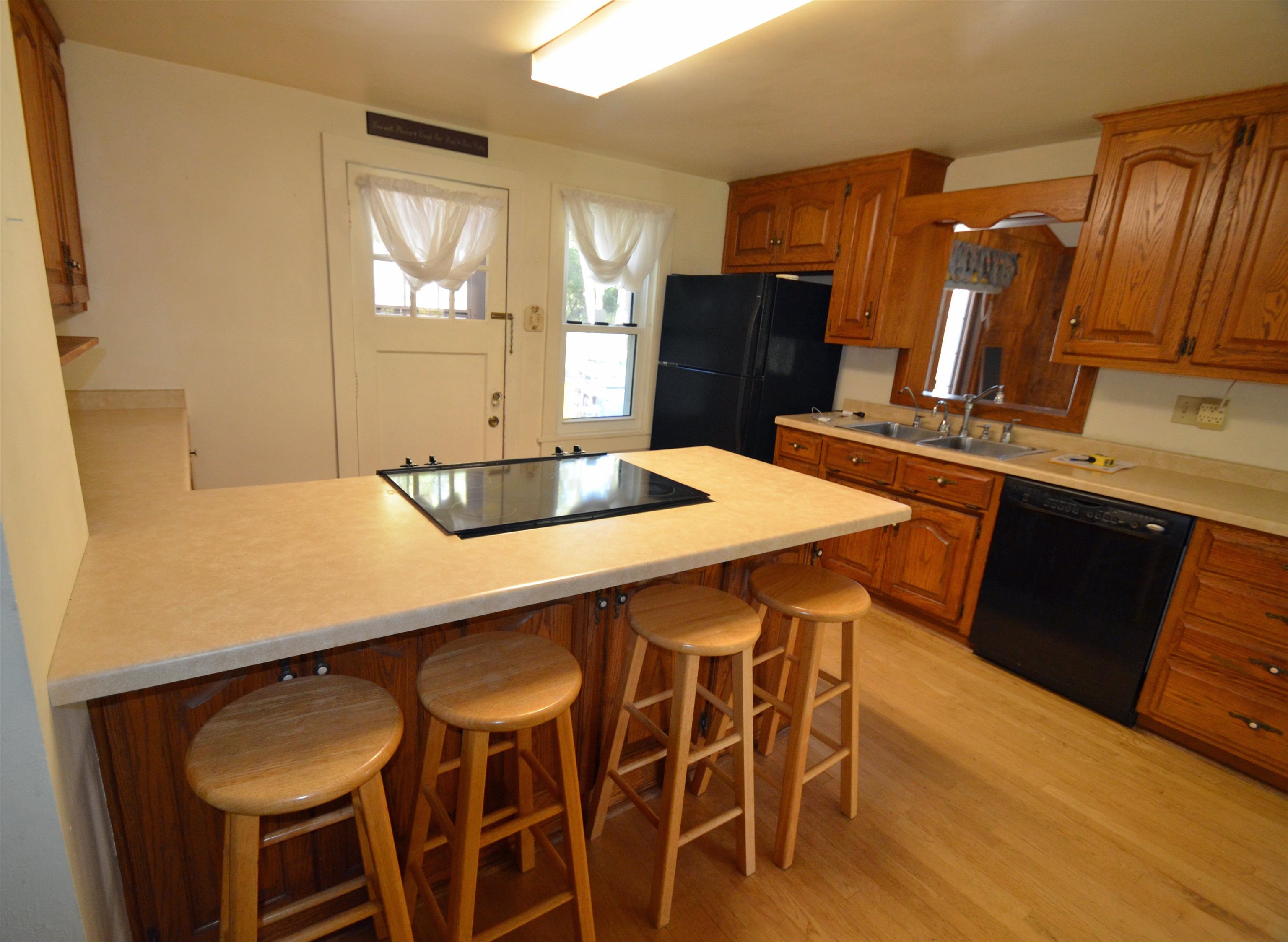 2553 Deckner Avenue Property Photo 6
