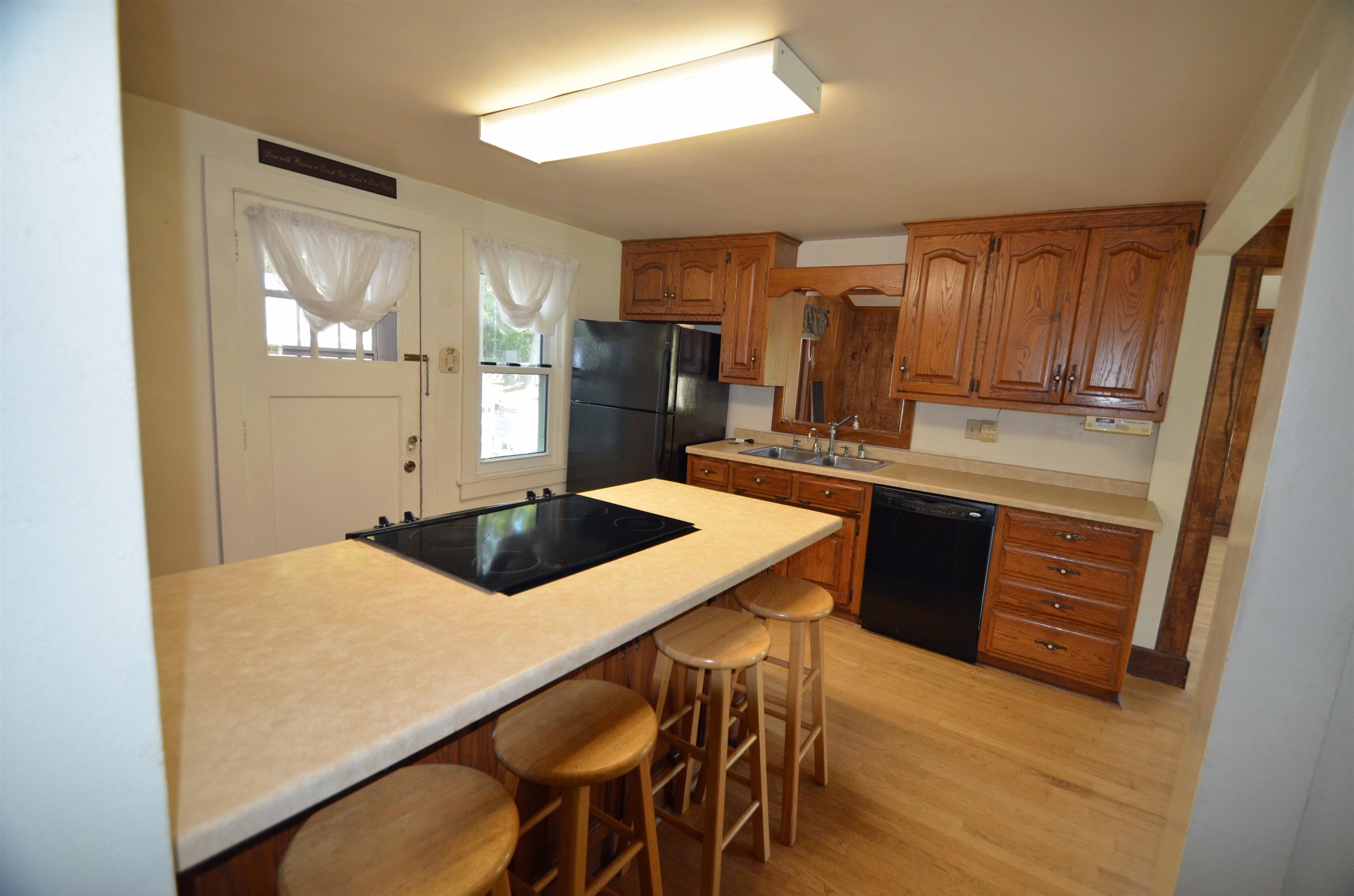 2553 Deckner Avenue Property Photo 7
