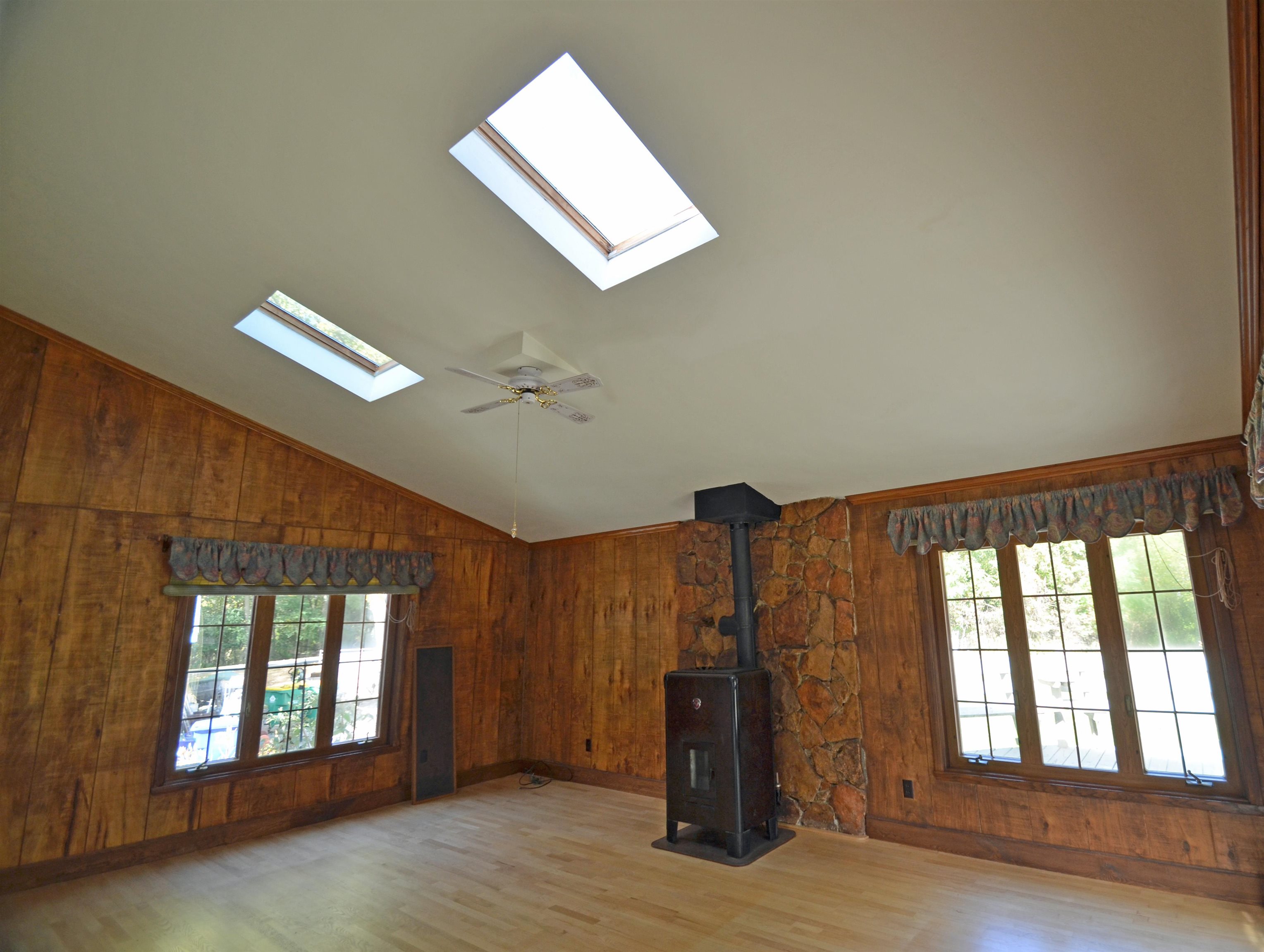 2553 Deckner Avenue Property Photo 11