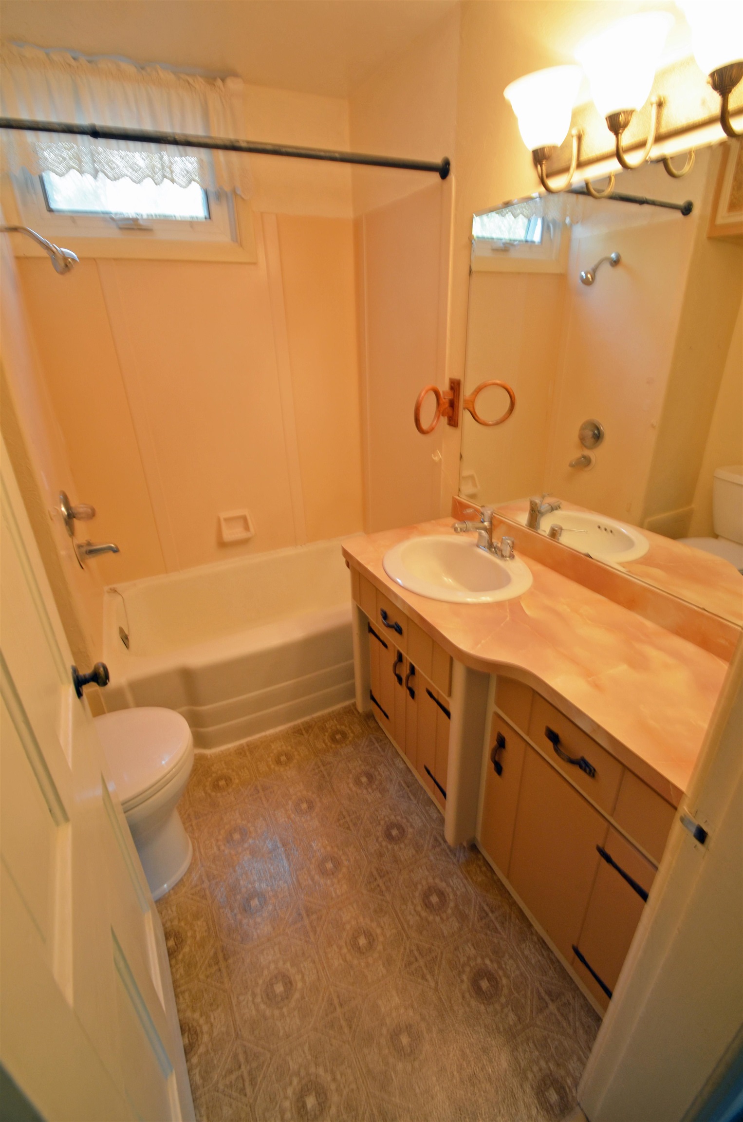 2553 Deckner Avenue Property Photo 14