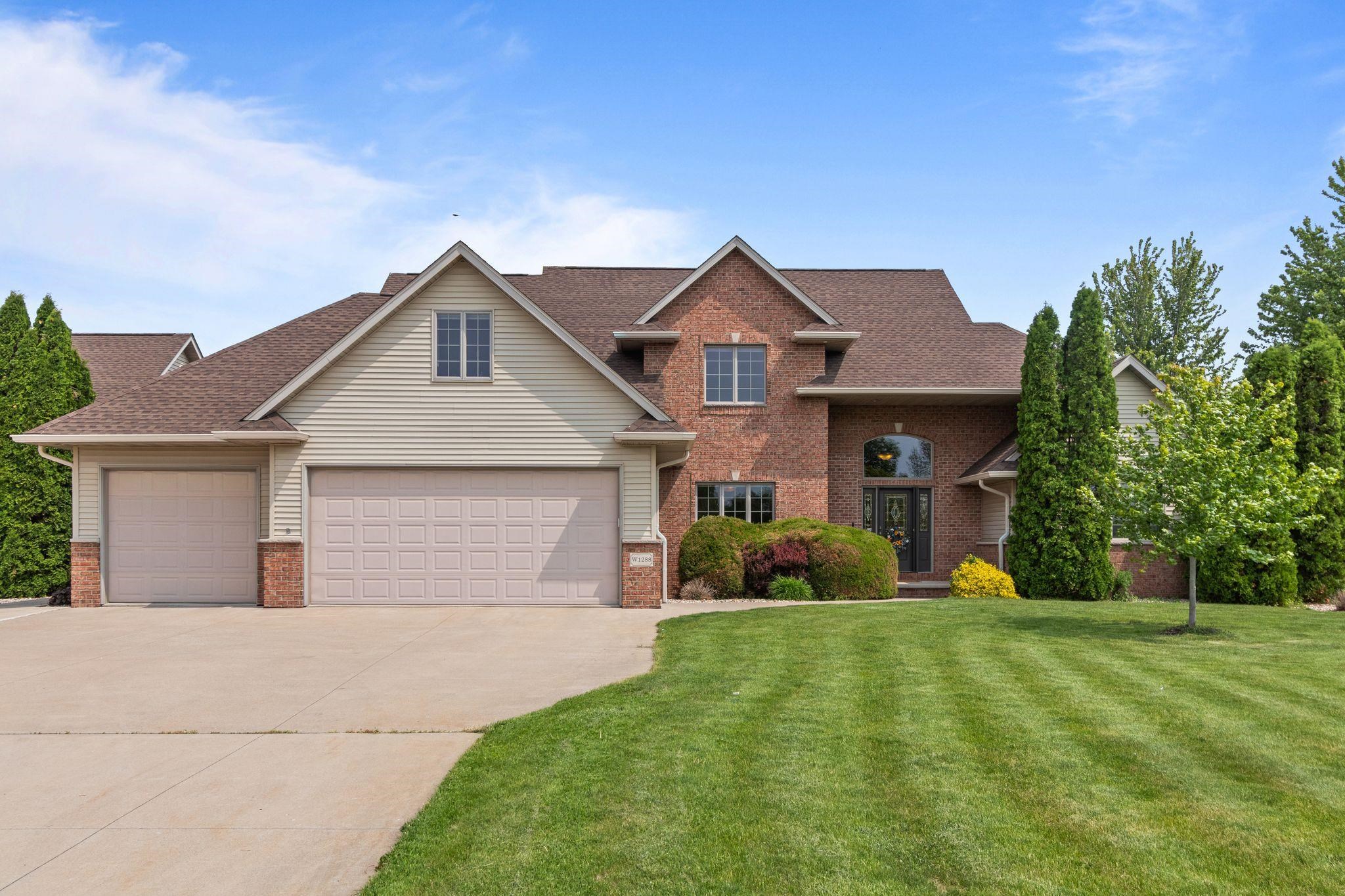 W1288 APPLELAND Way Property Photo 1
