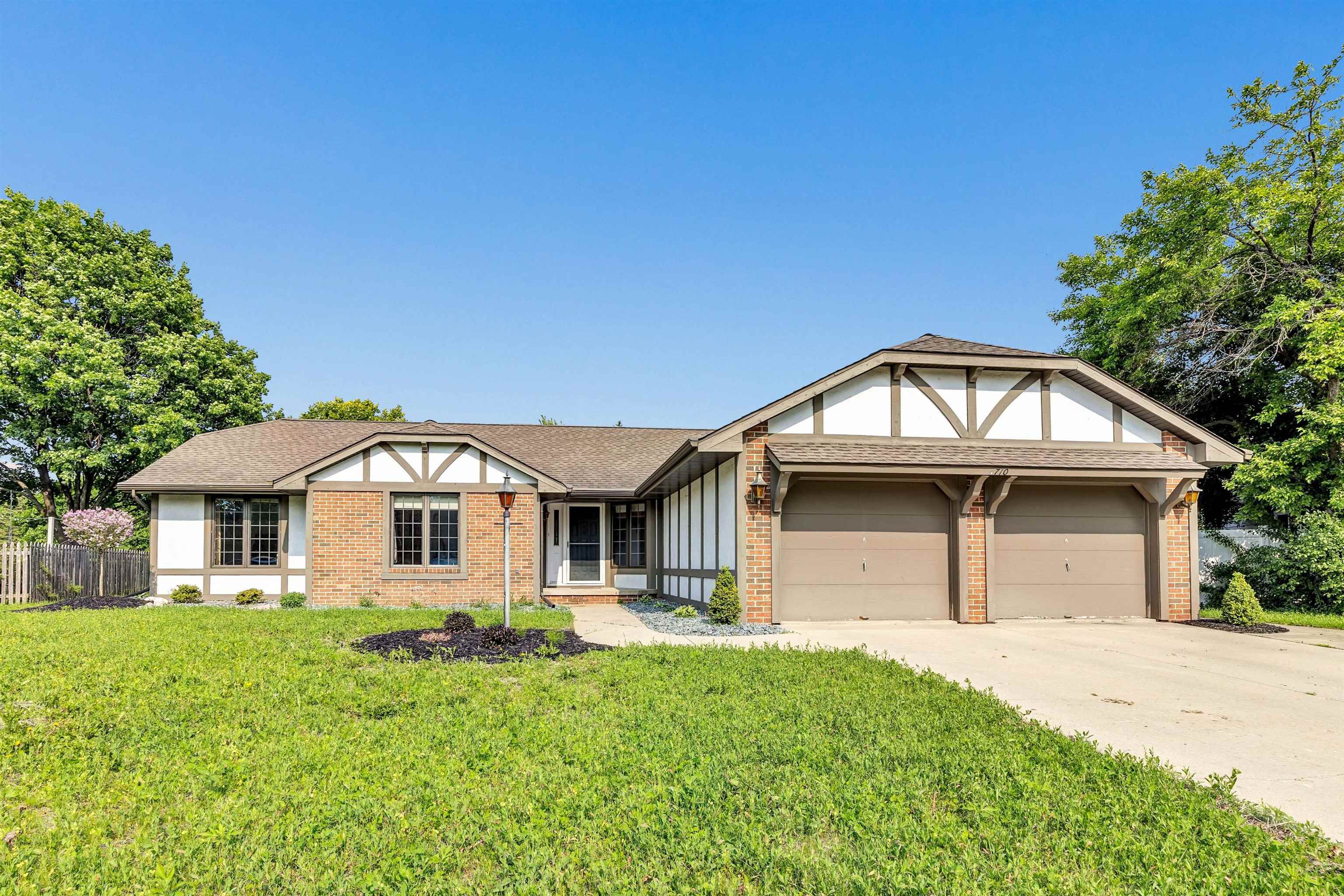 710 EAU PLEINE Court Property Photo 1