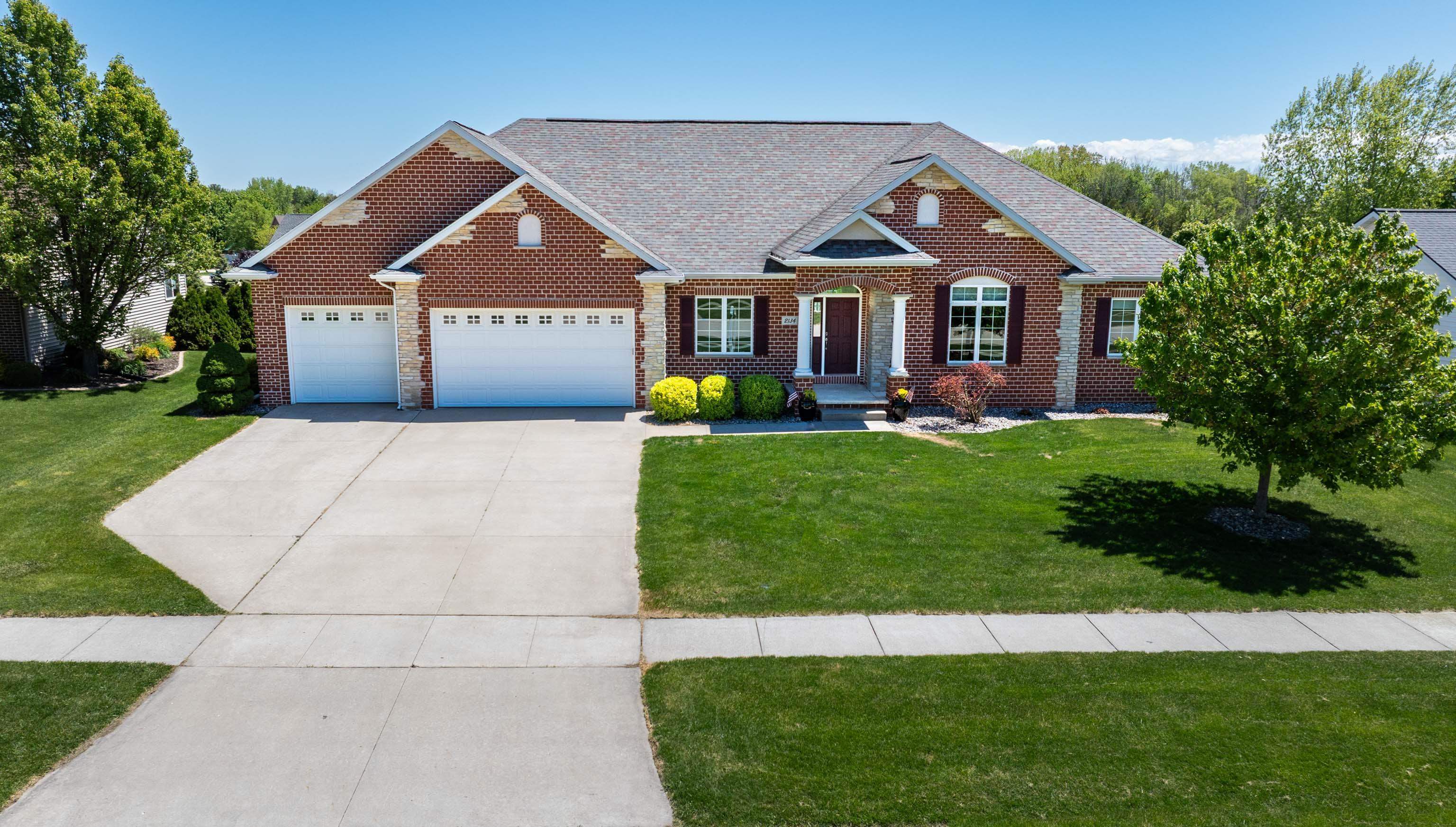 2134 LUXURY Drive Property Photo 1