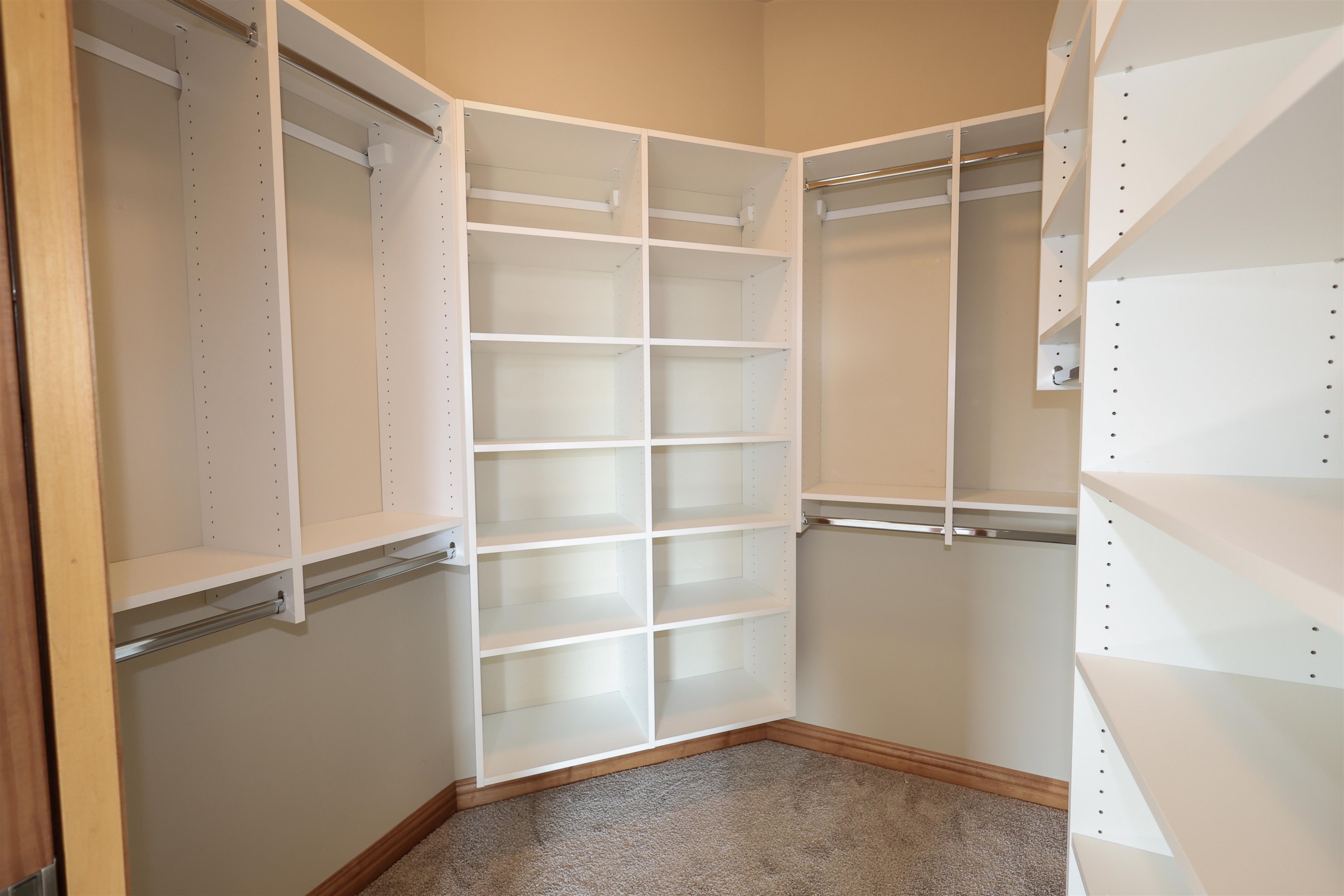 2134 Luxury Drive Property Photo 24