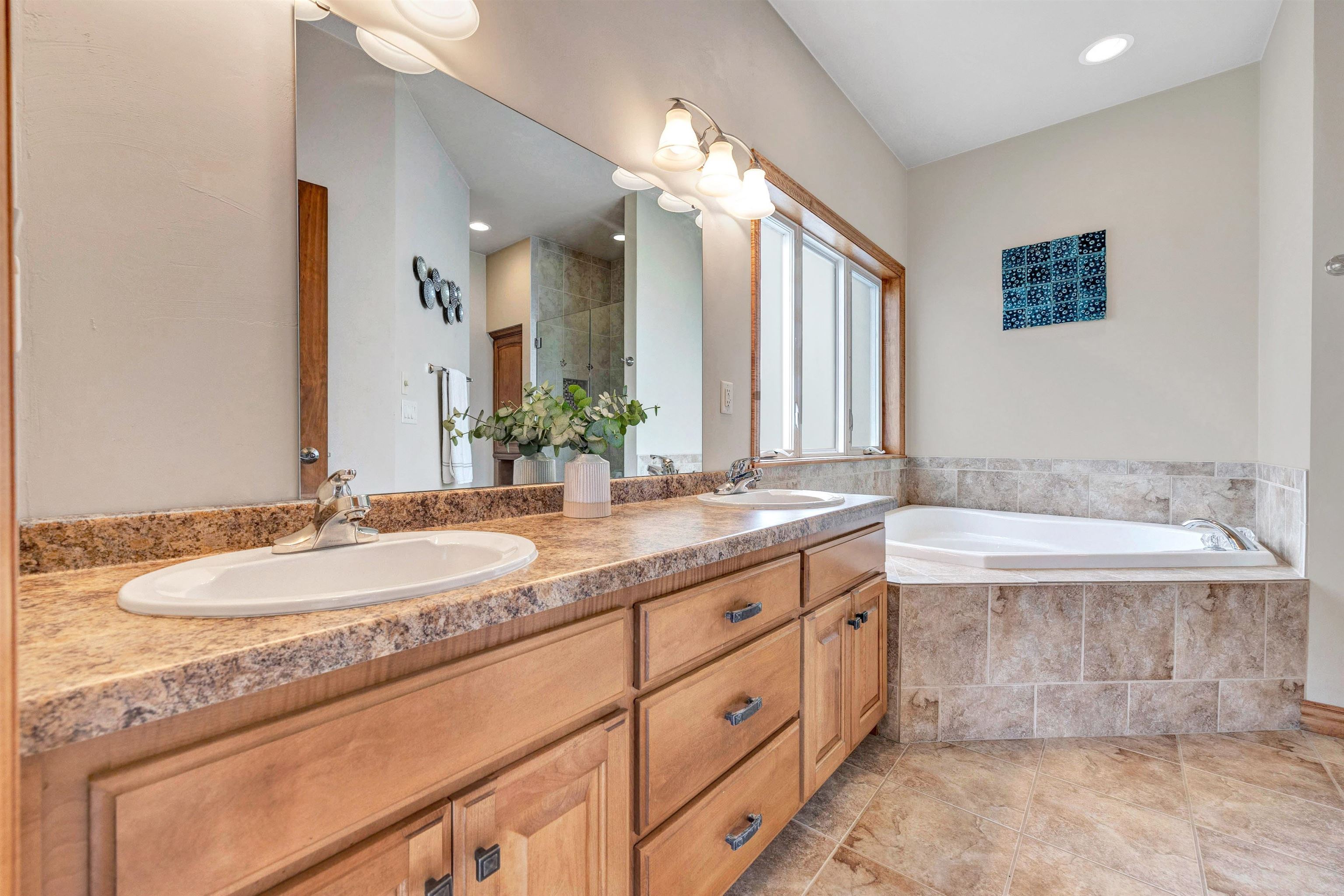 2134 Luxury Drive Property Photo 25