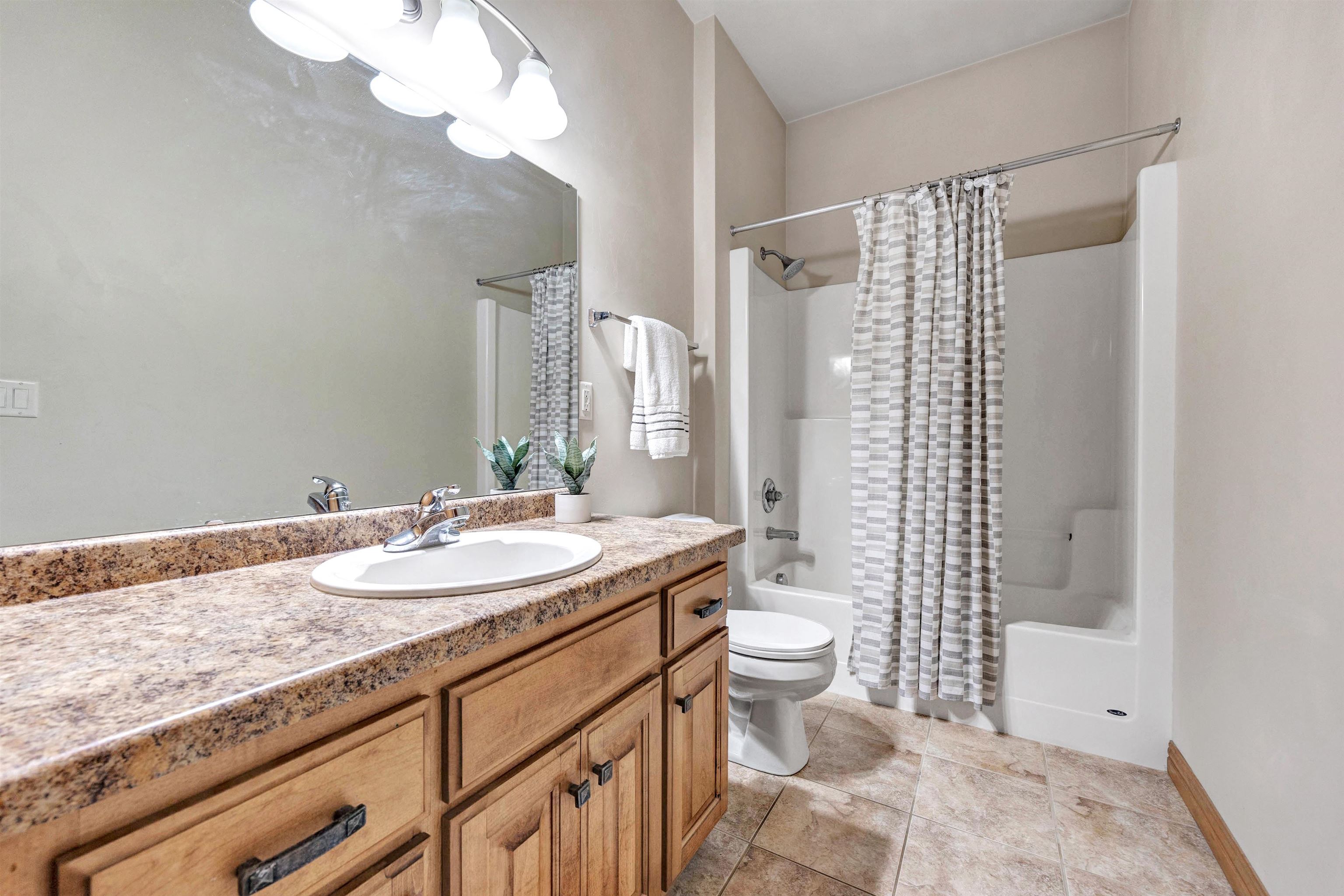 2134 Luxury Drive Property Photo 27