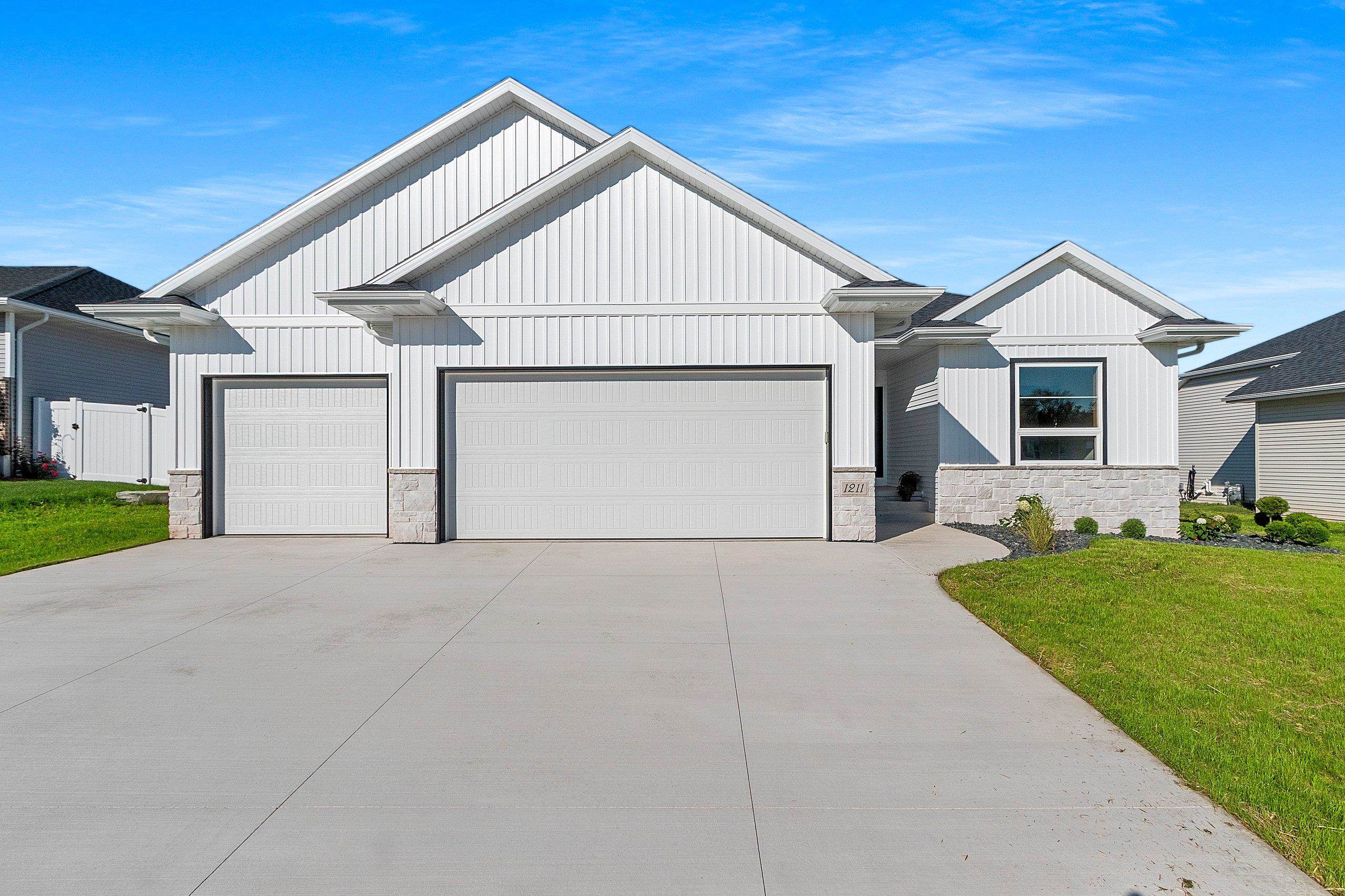 1211 Bay Mist Drive Property Photo 1