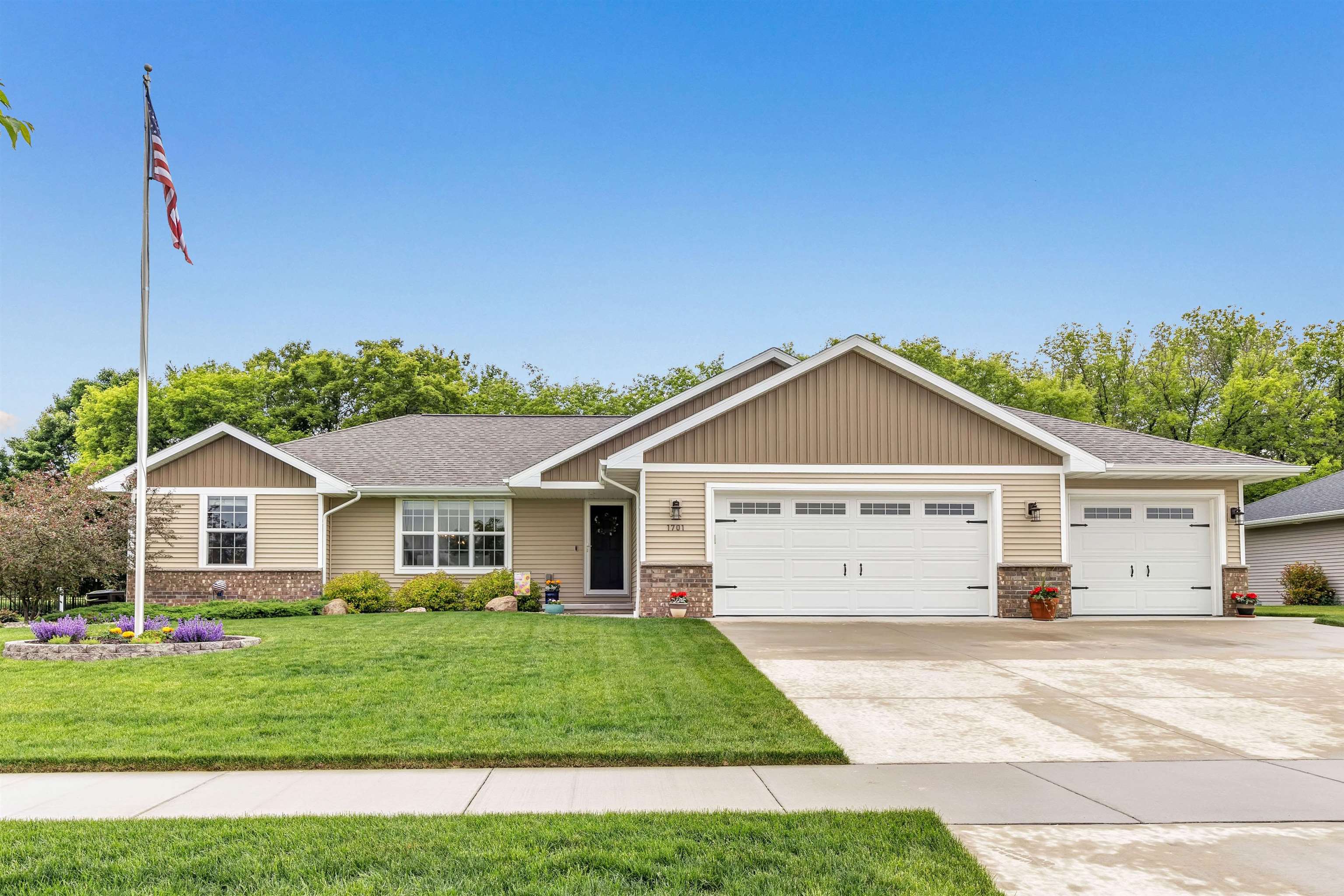 1701 Alfred Way Property Photo 1