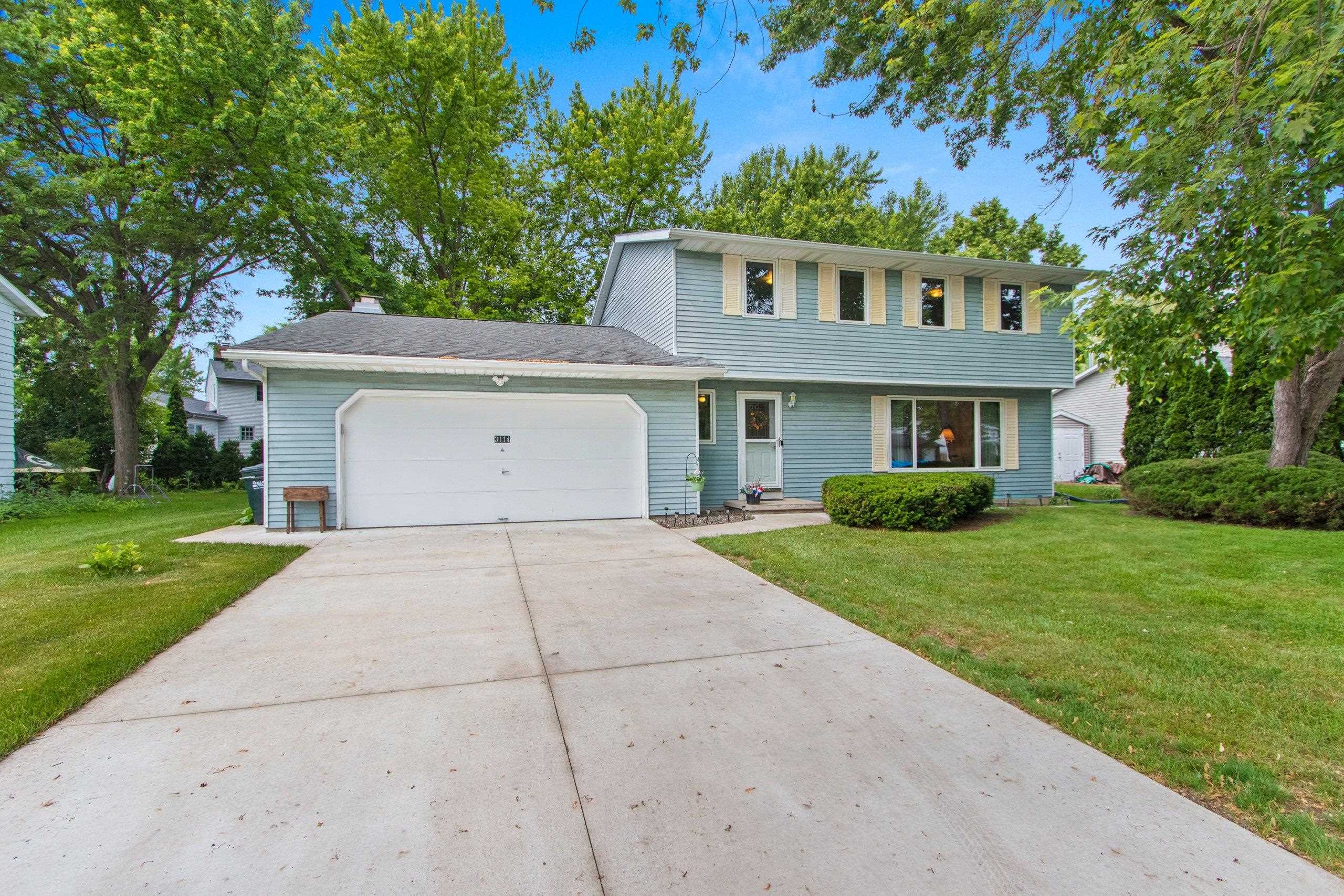 3114 E River Drive Property Photo 1