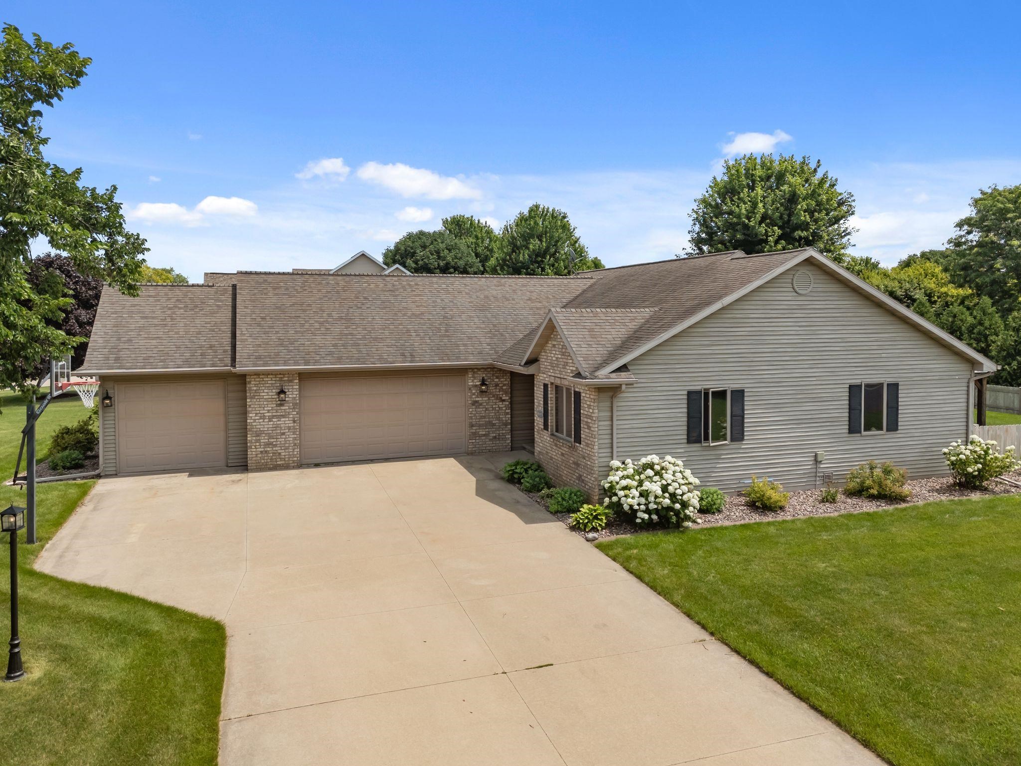 W6075 Moonflower Drive Property Photo 1