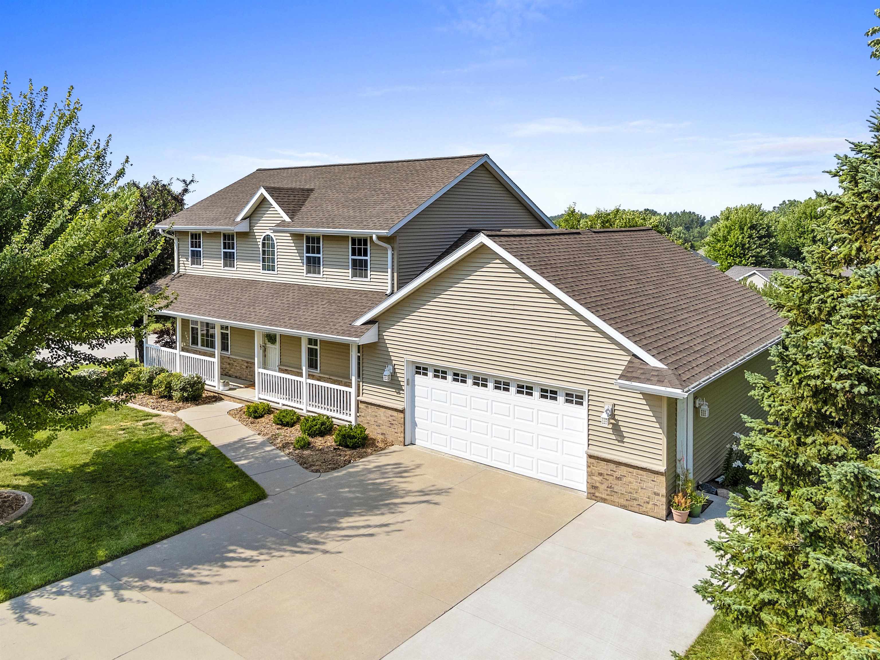 2473 Oak Ridge Circle Property Photo 1