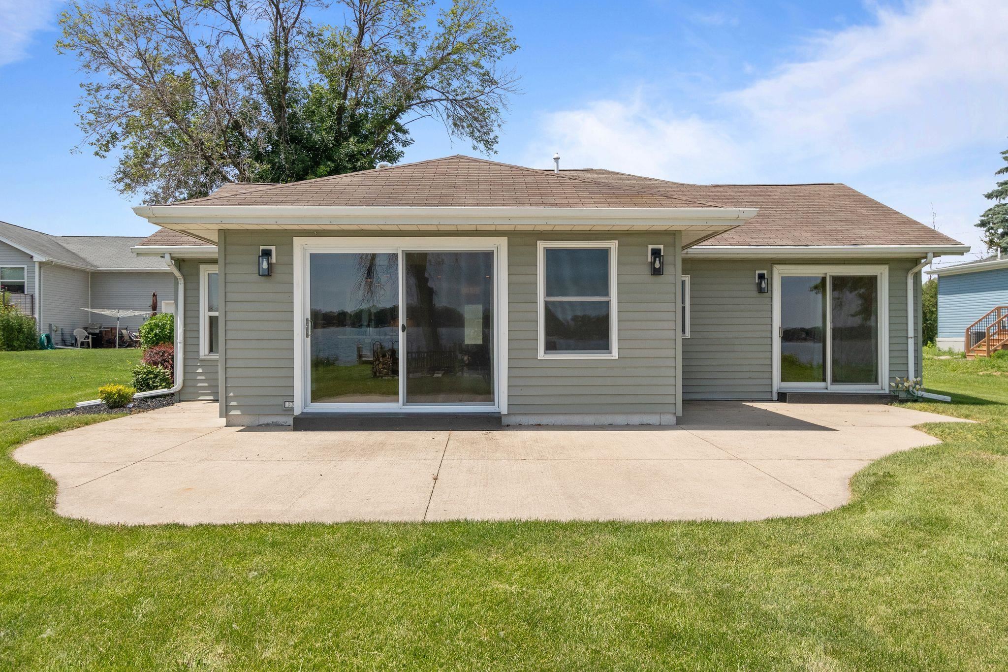 1693 W Butte Des Morts Beach Road Property Photo 3