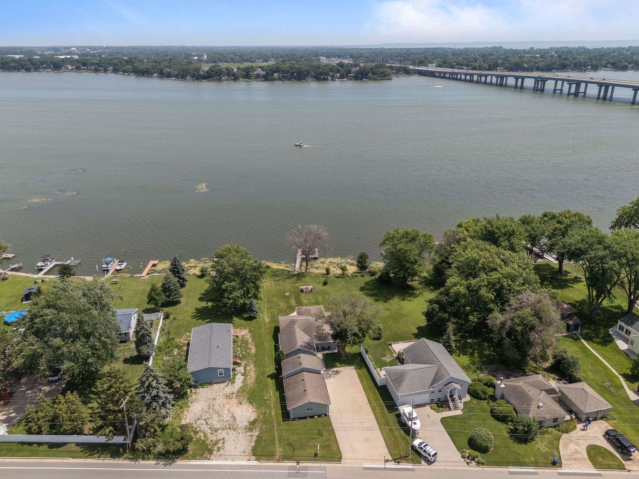 1693 W Butte Des Morts Beach Road Property Photo 4