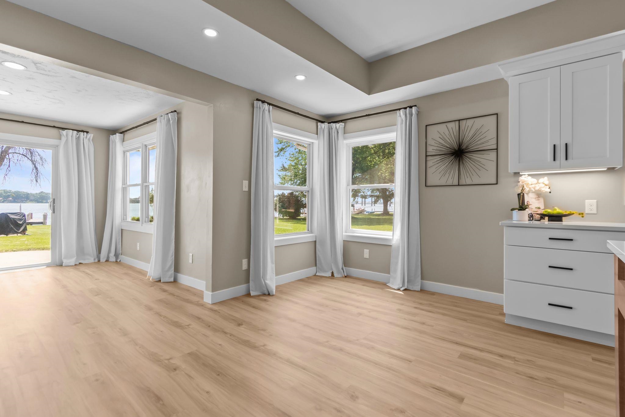 1693 W Butte Des Morts Beach Road Property Photo 11