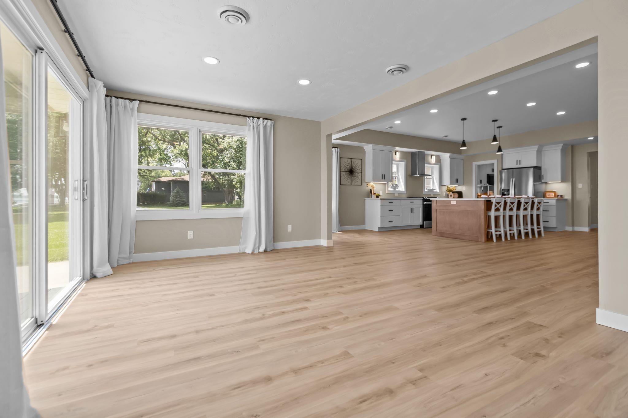 1693 W Butte Des Morts Beach Road Property Photo 14