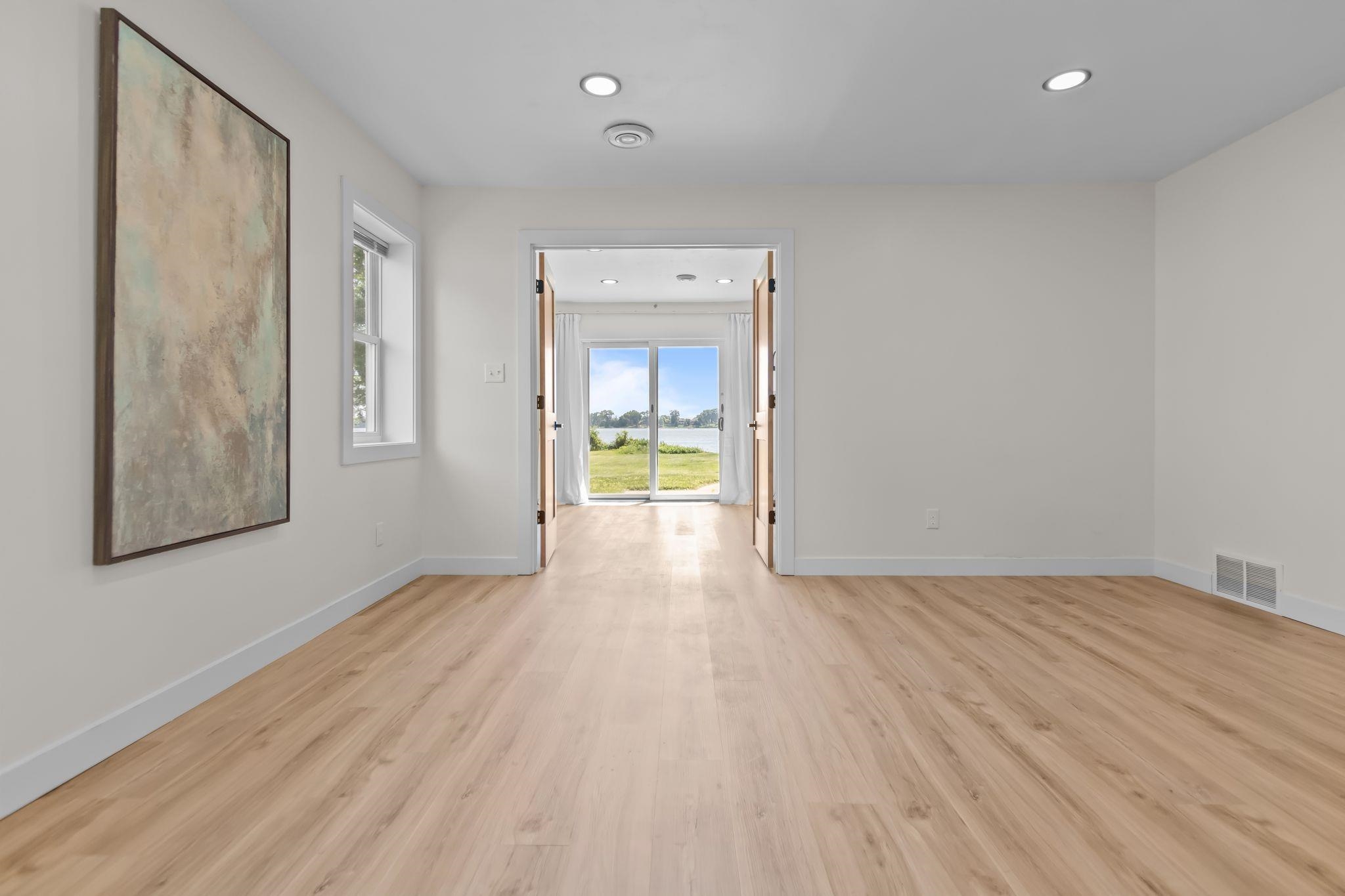 1693 W Butte Des Morts Beach Road Property Photo 15