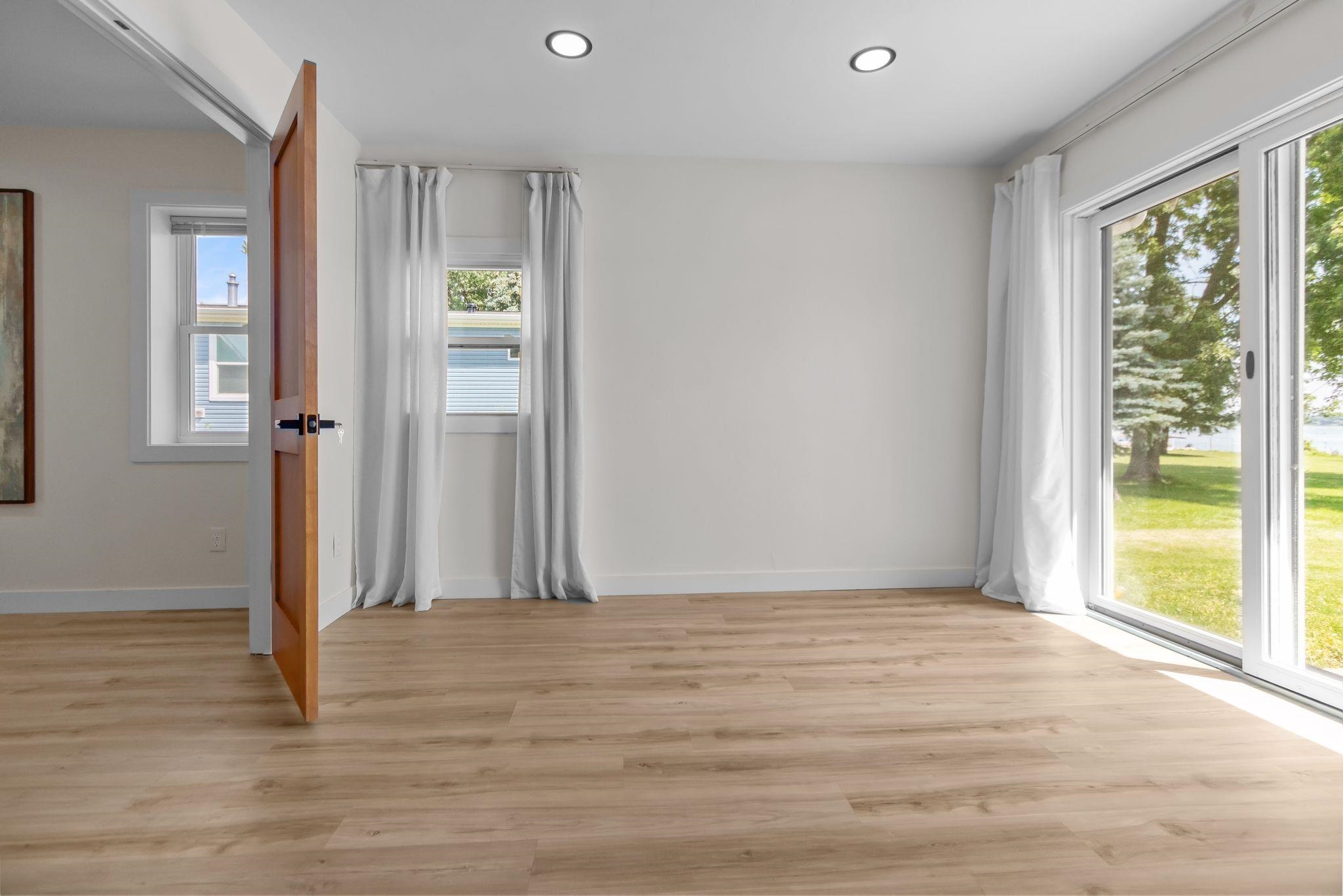 1693 W Butte Des Morts Beach Road Property Photo 16