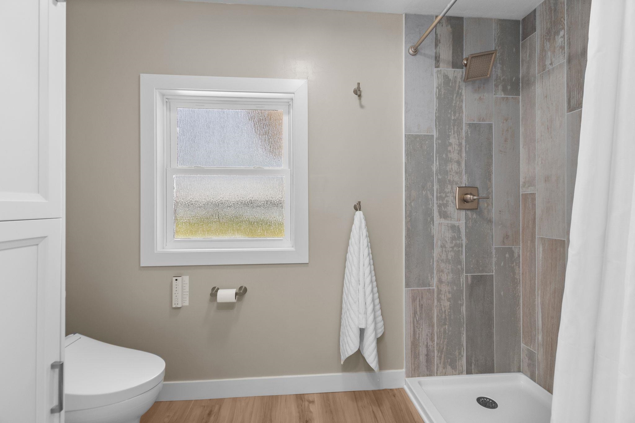 1693 W Butte Des Morts Beach Road Property Photo 18