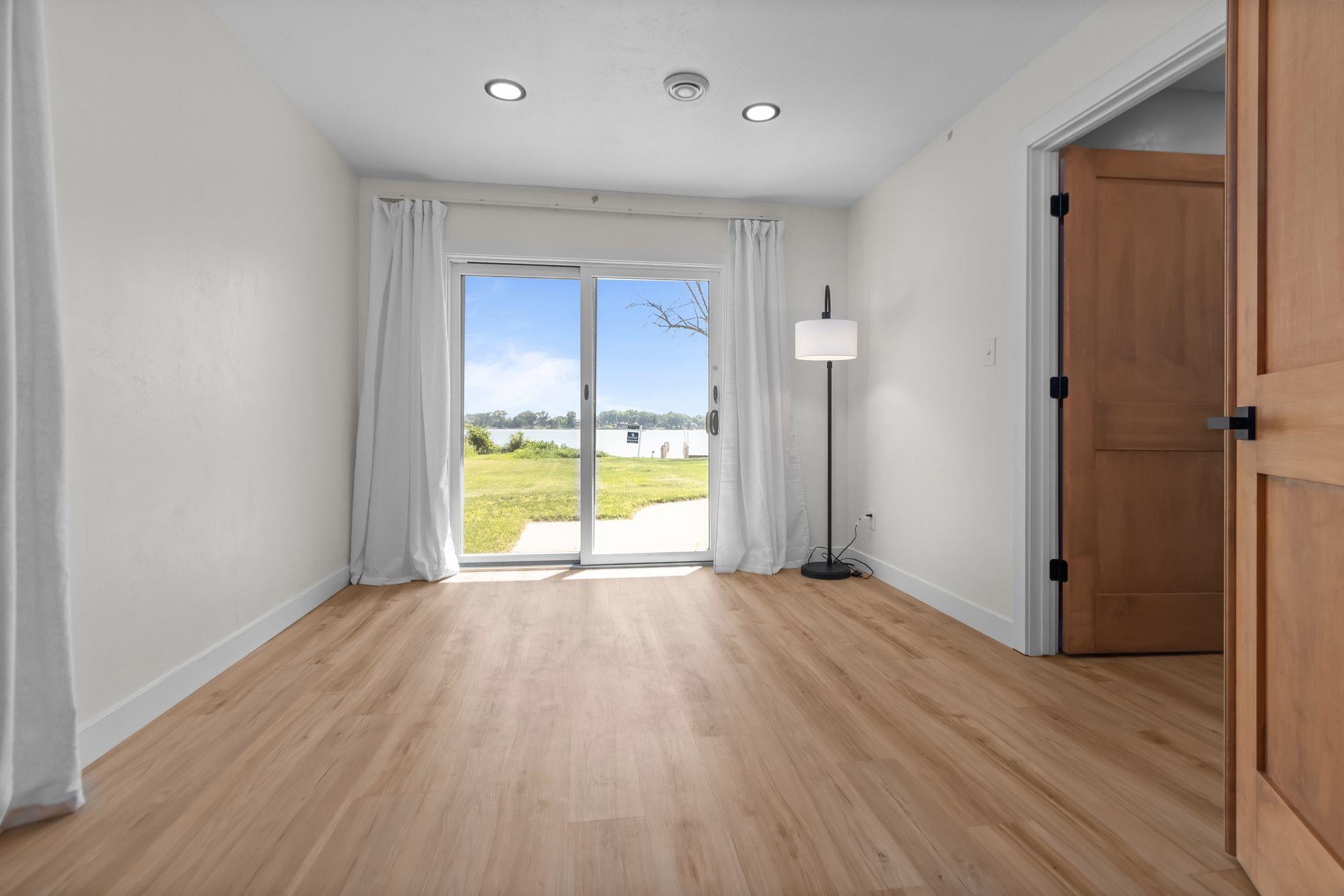 1693 W Butte Des Morts Beach Road Property Photo 20