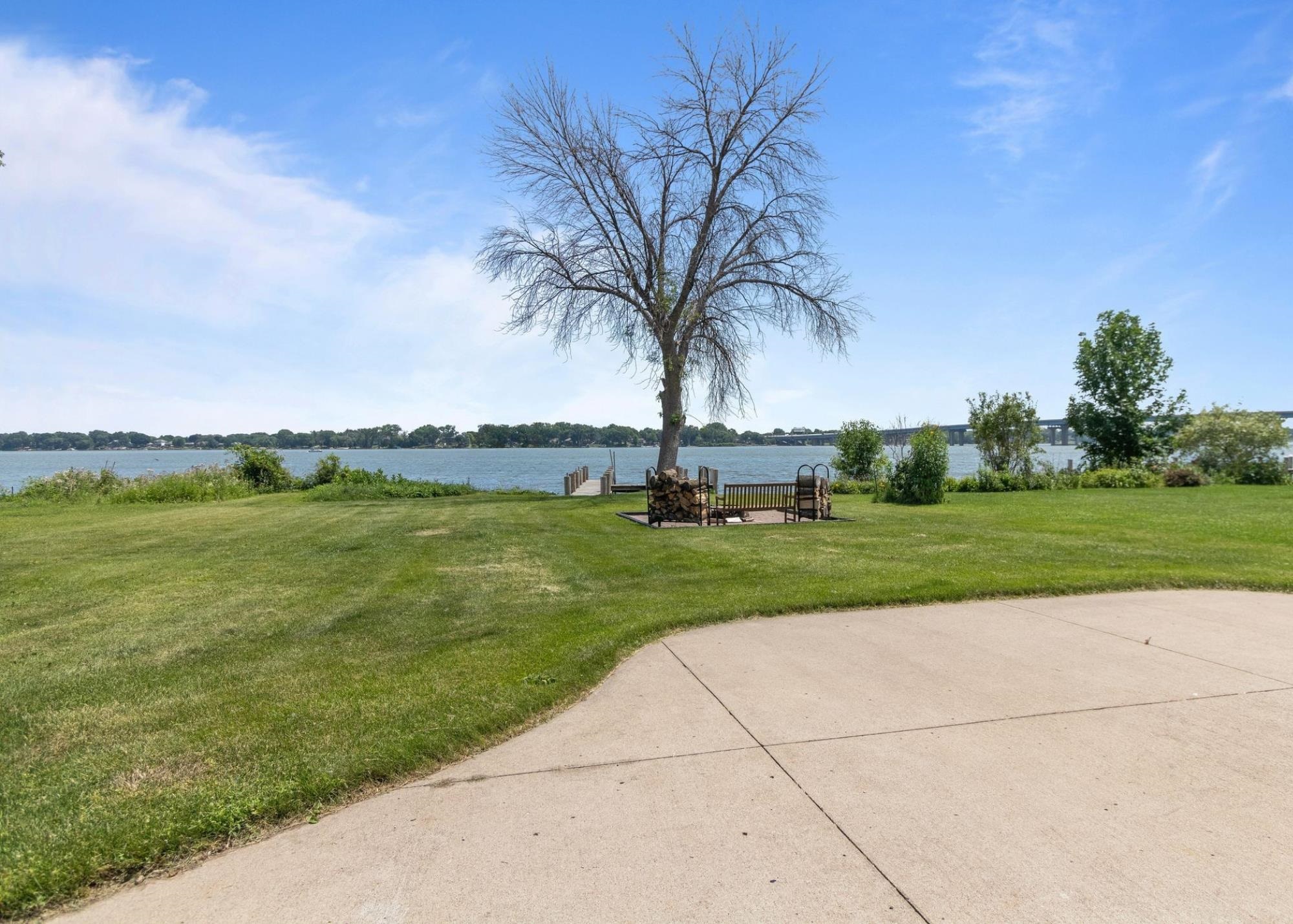 1693 W Butte Des Morts Beach Road Property Photo 31