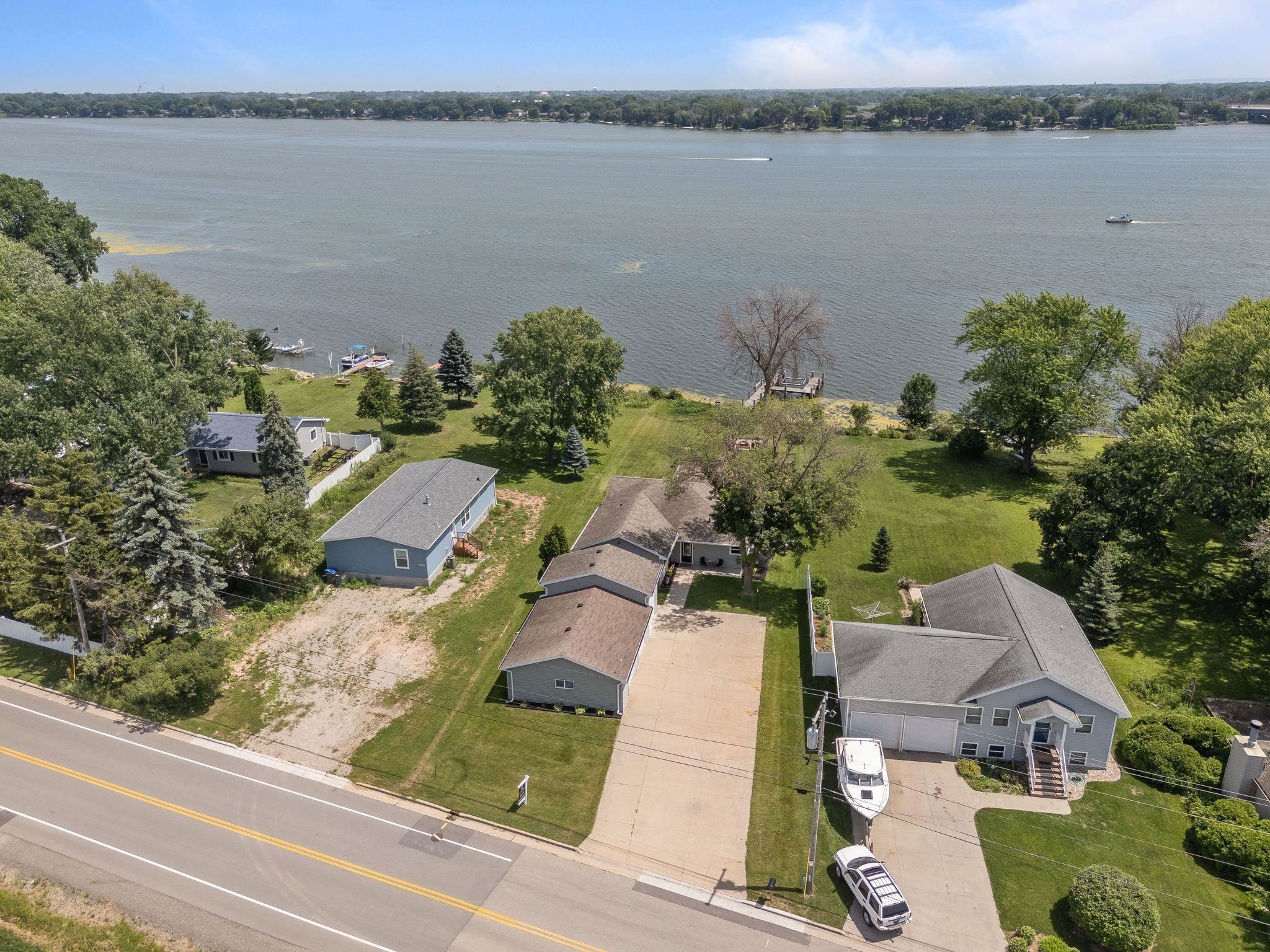 1693 W Butte Des Morts Beach Road Property Photo 32