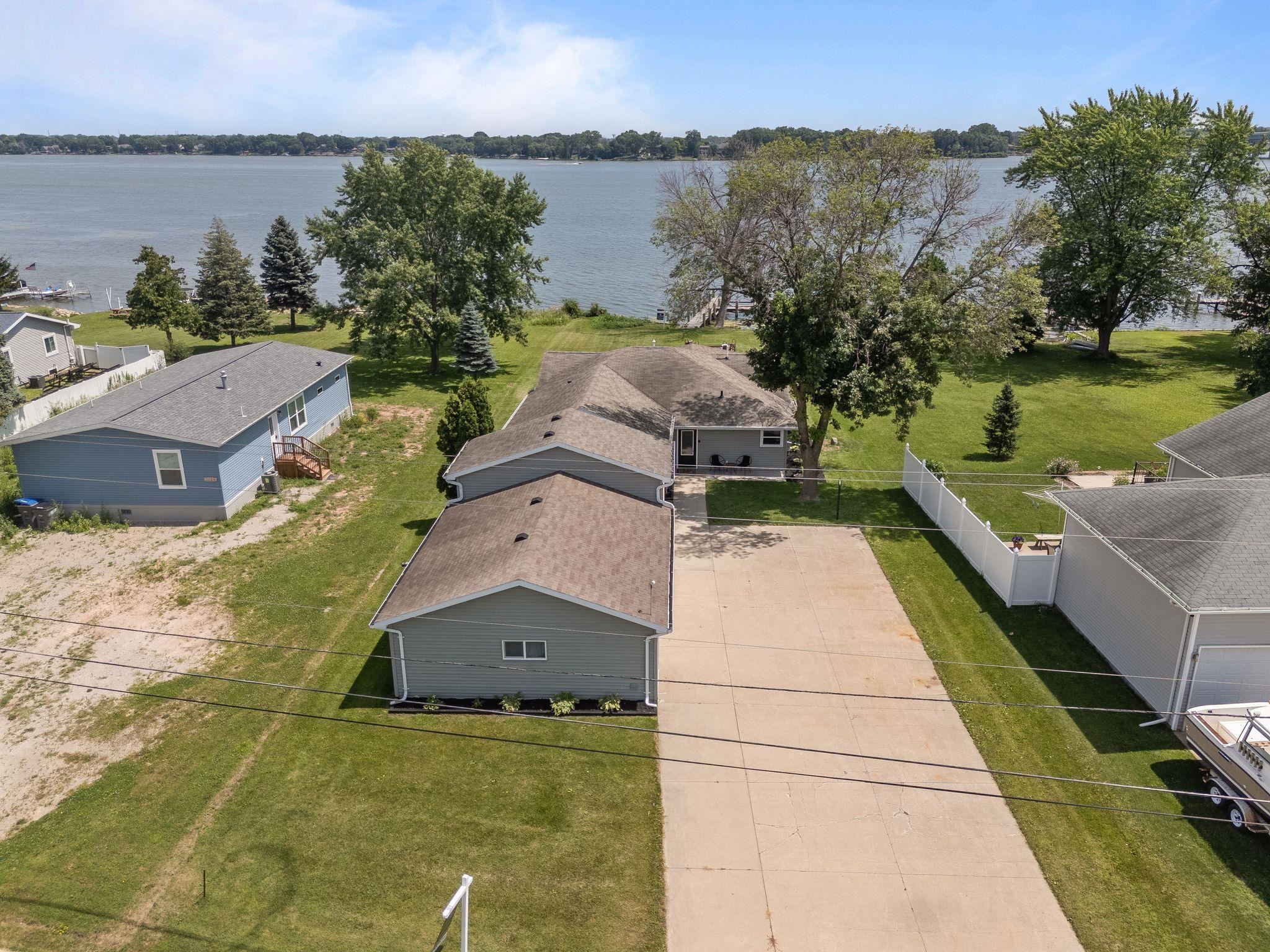 1693 W Butte Des Morts Beach Road Property Photo 34