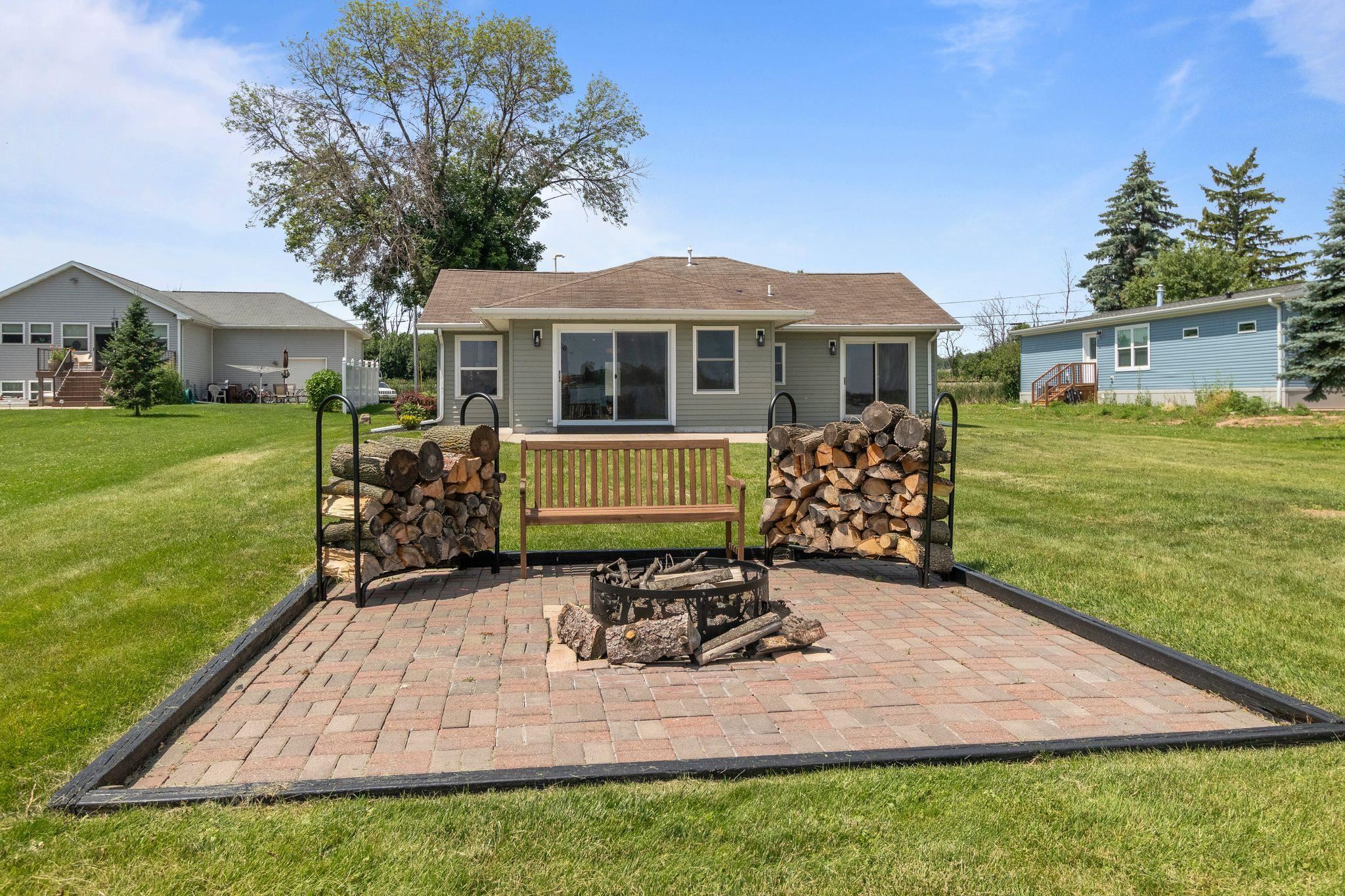 1693 W Butte Des Morts Beach Road Property Photo 35