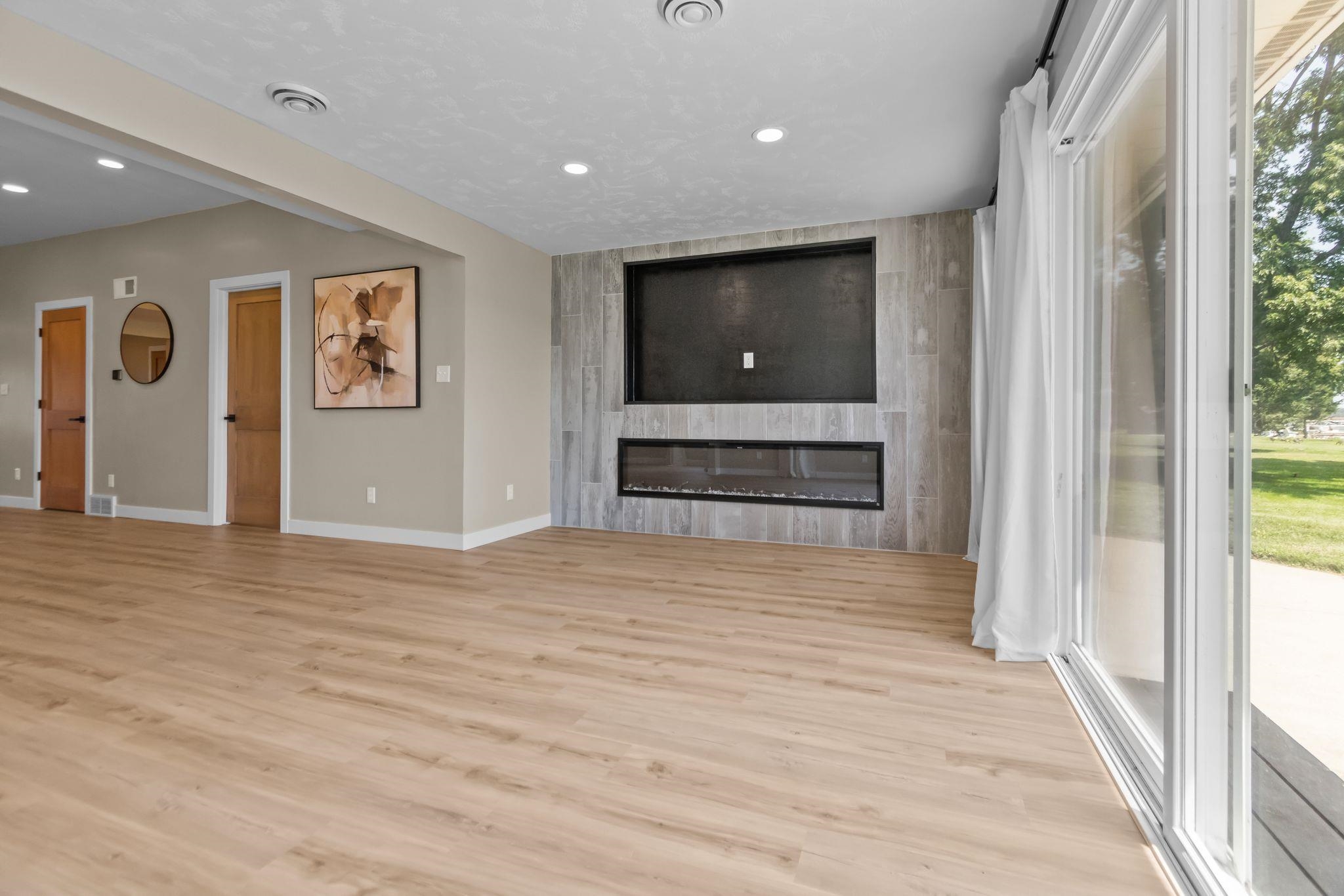 1693 W Butte Des Morts Beach Road Property Photo 43