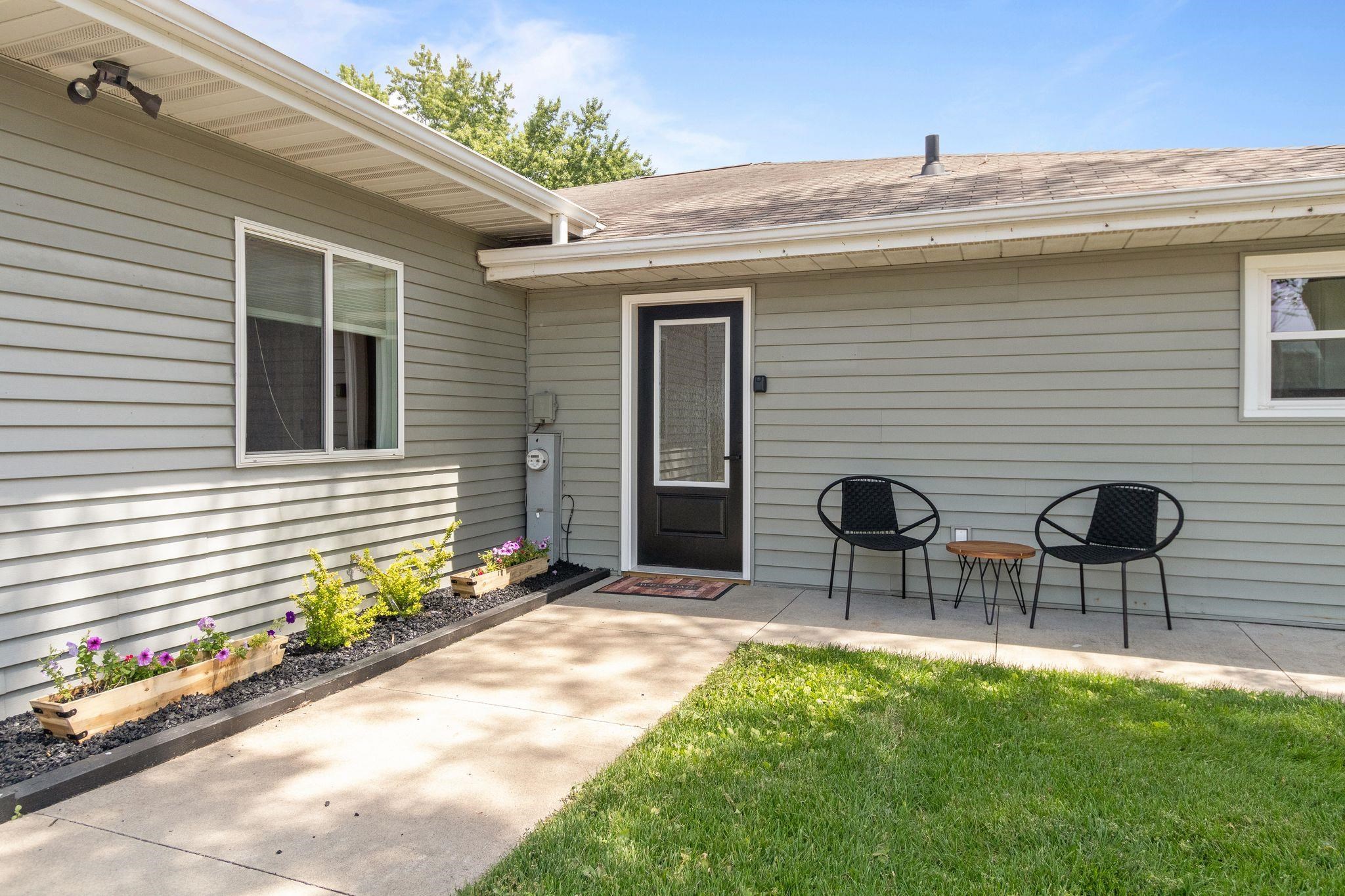 1693 W Butte Des Morts Beach Road Property Photo 46