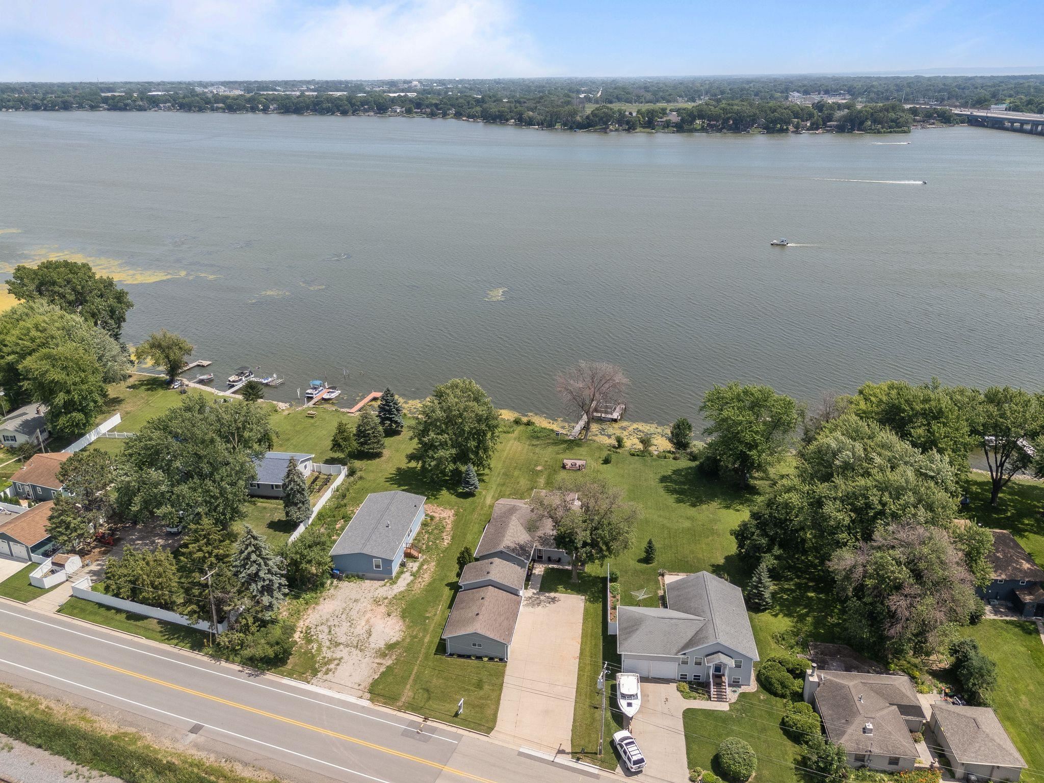 1693 W Butte Des Morts Beach Road Property Photo 49