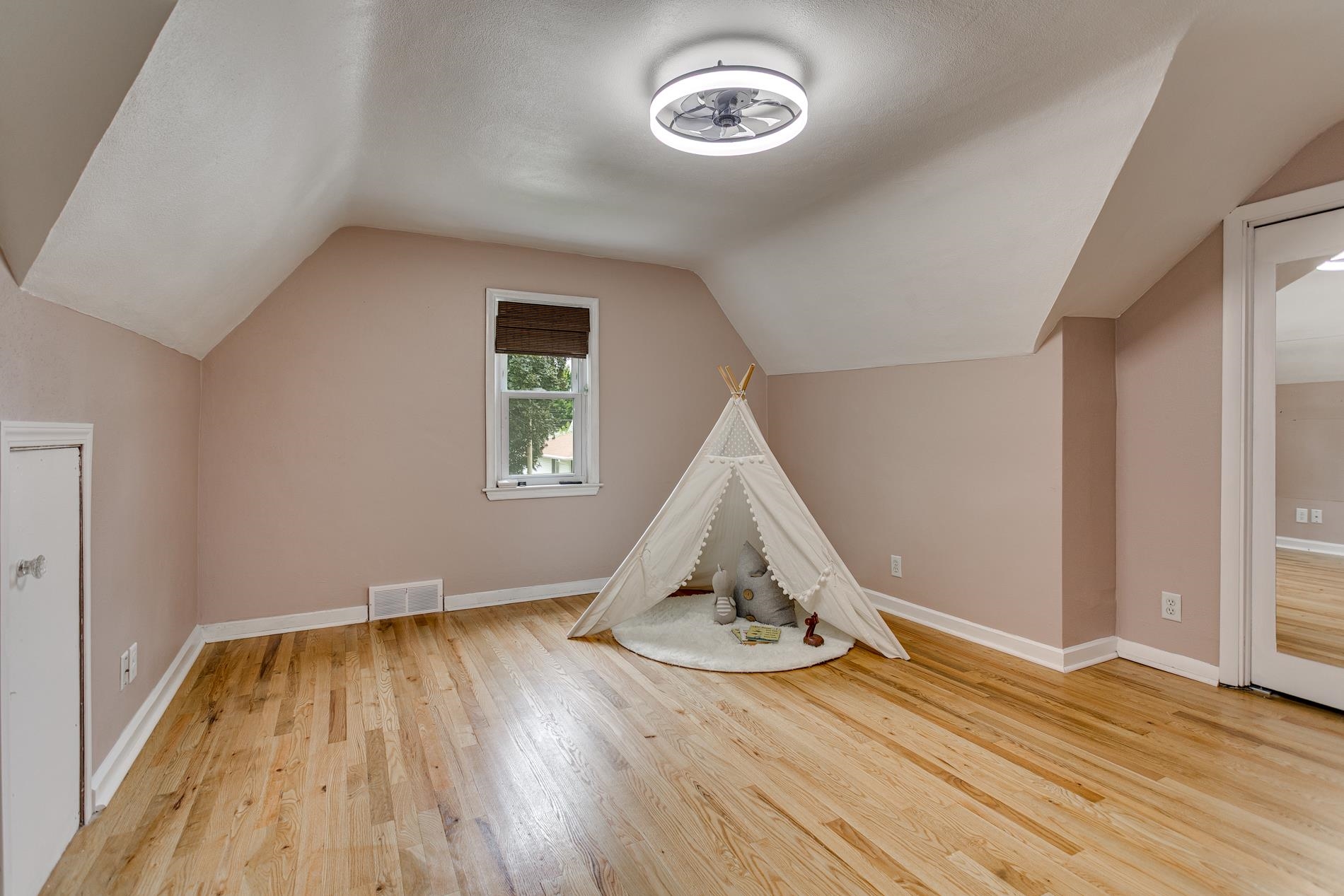 2108 N Superior Street Property Photo 19
