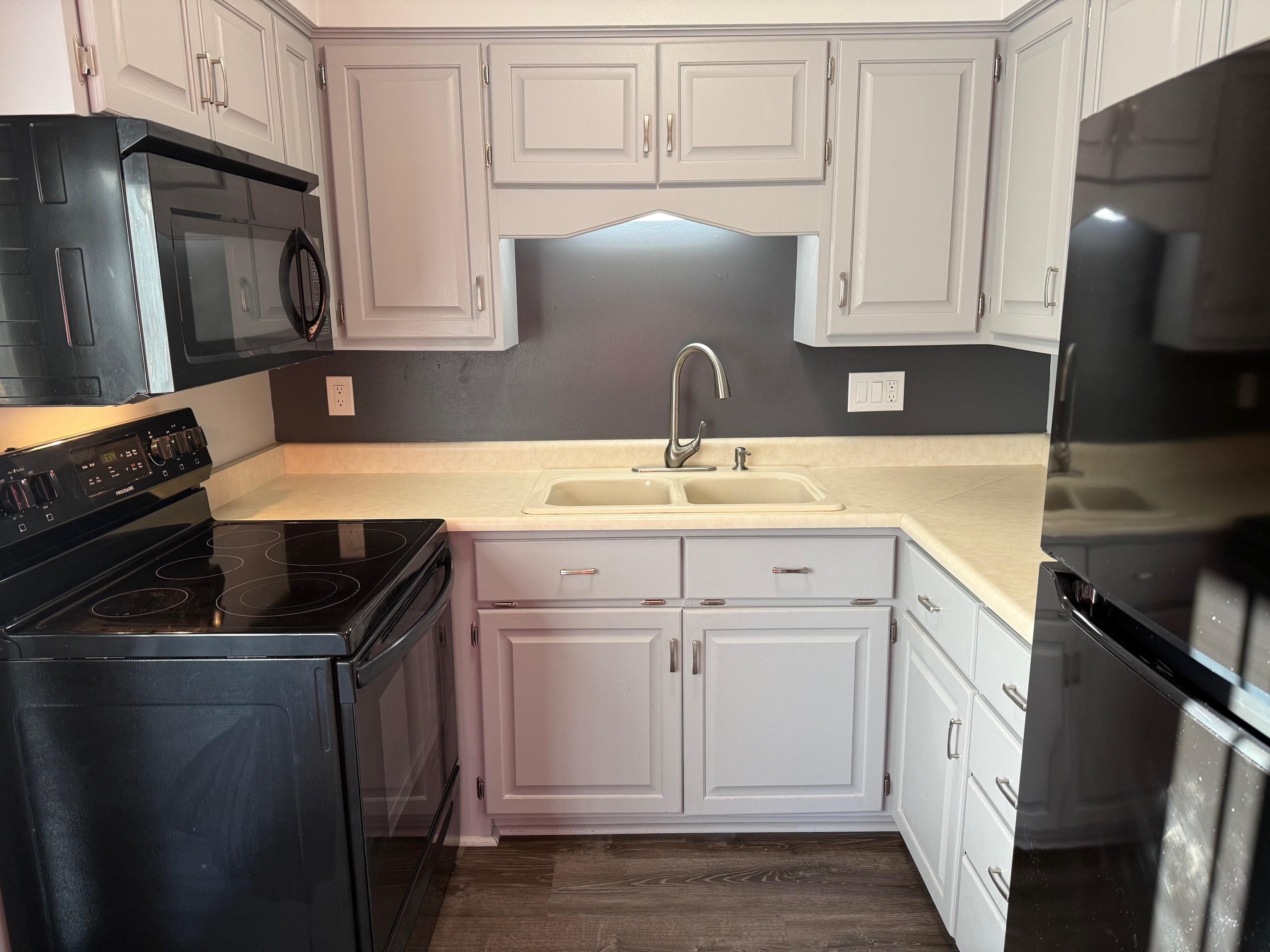 2602 Camelot Boulevard Property Photo 7