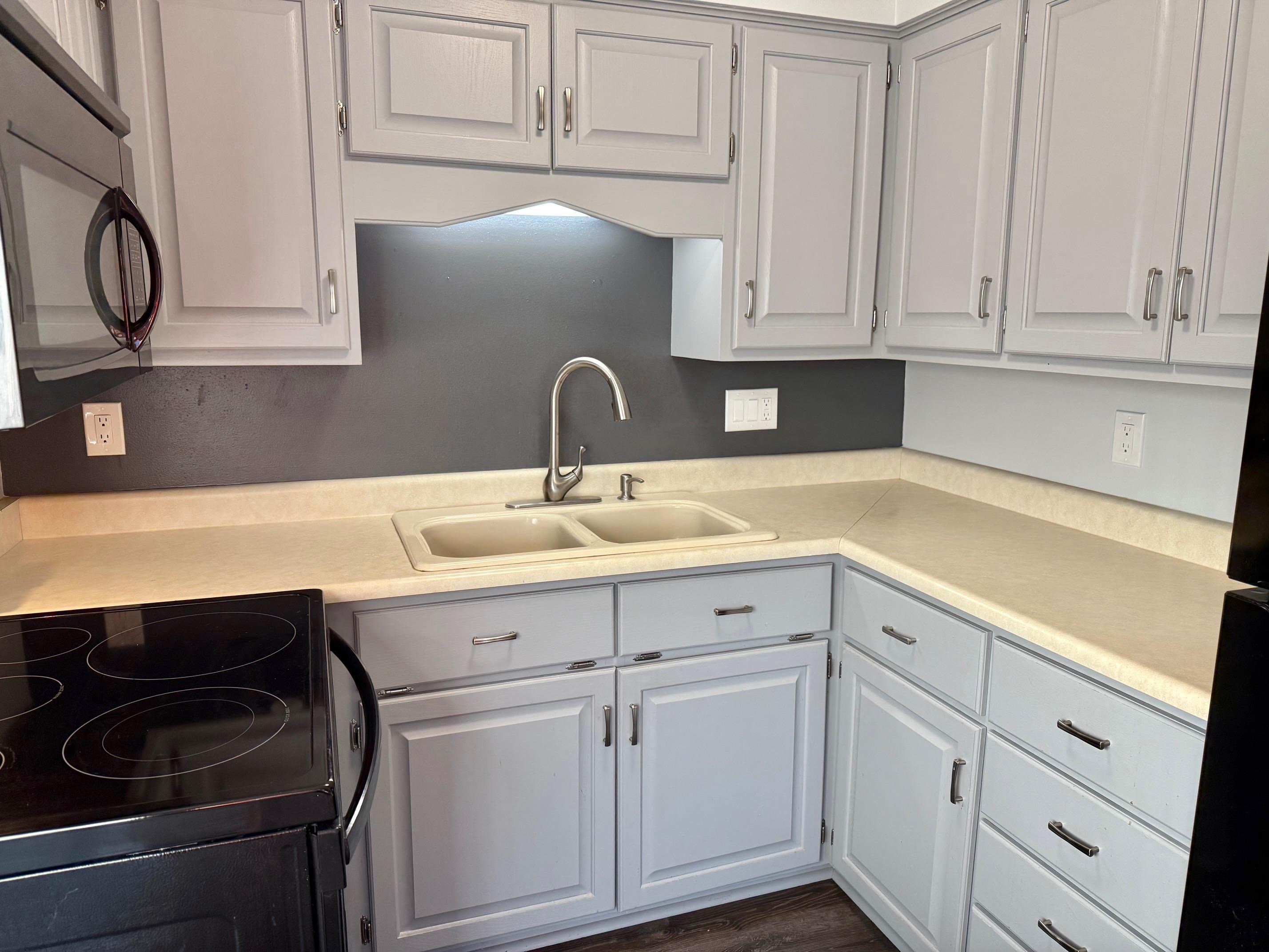 2602 Camelot Boulevard Property Photo 9