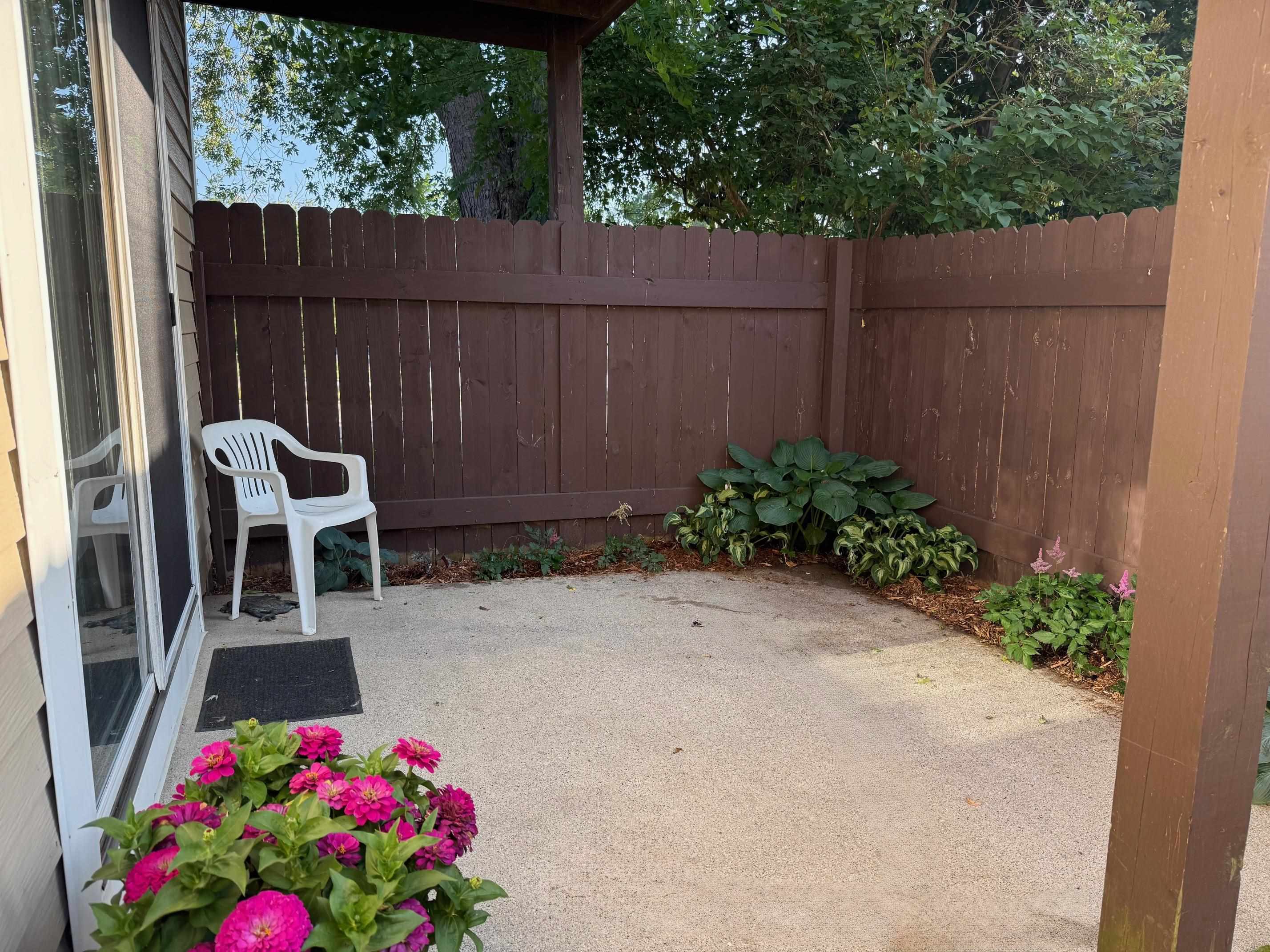 2602 Camelot Boulevard Property Photo 17
