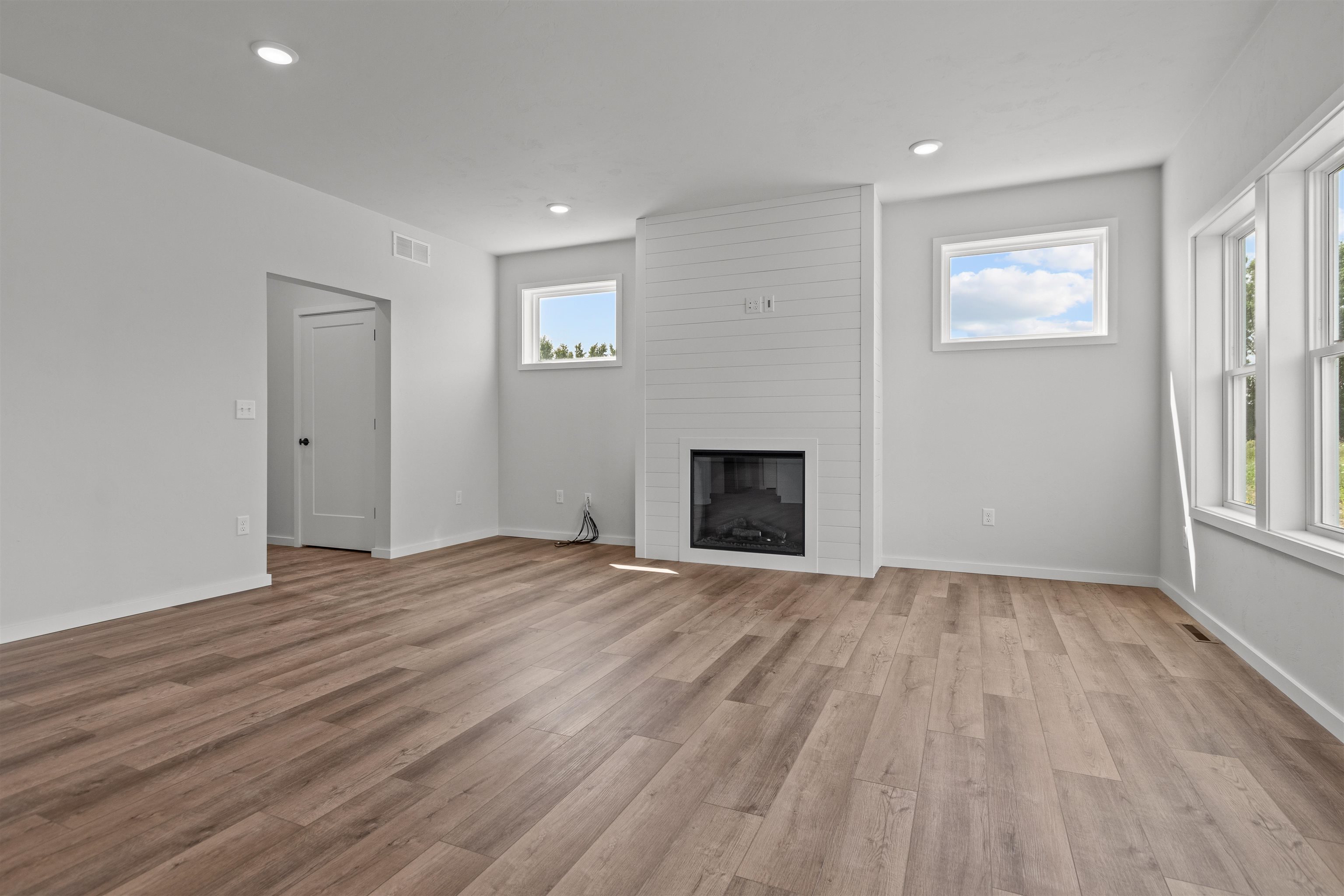 3606 E Golden Gate Drive Property Photo 2
