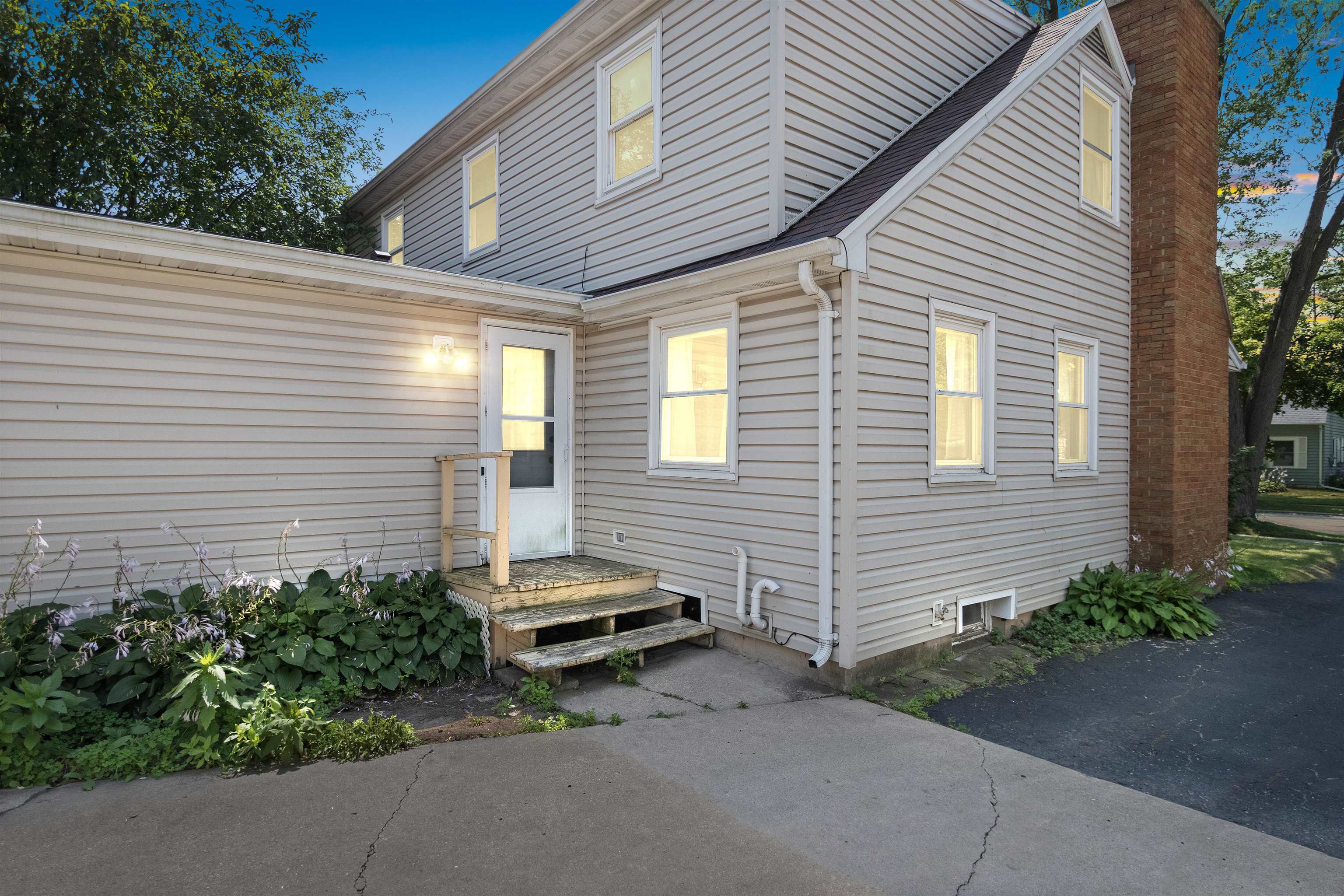 960 Higgins Avenue Property Photo 2