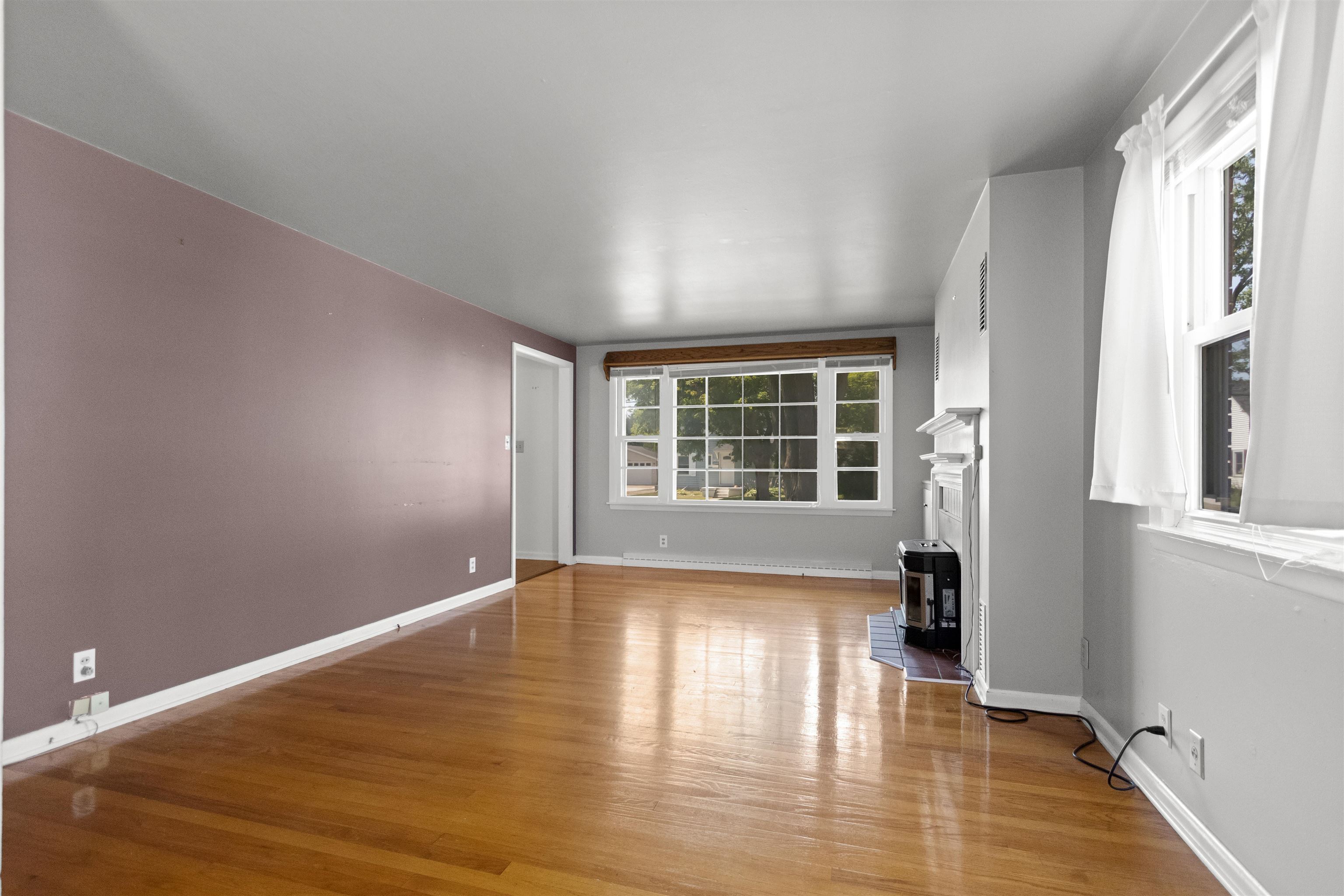960 Higgins Avenue Property Photo 8